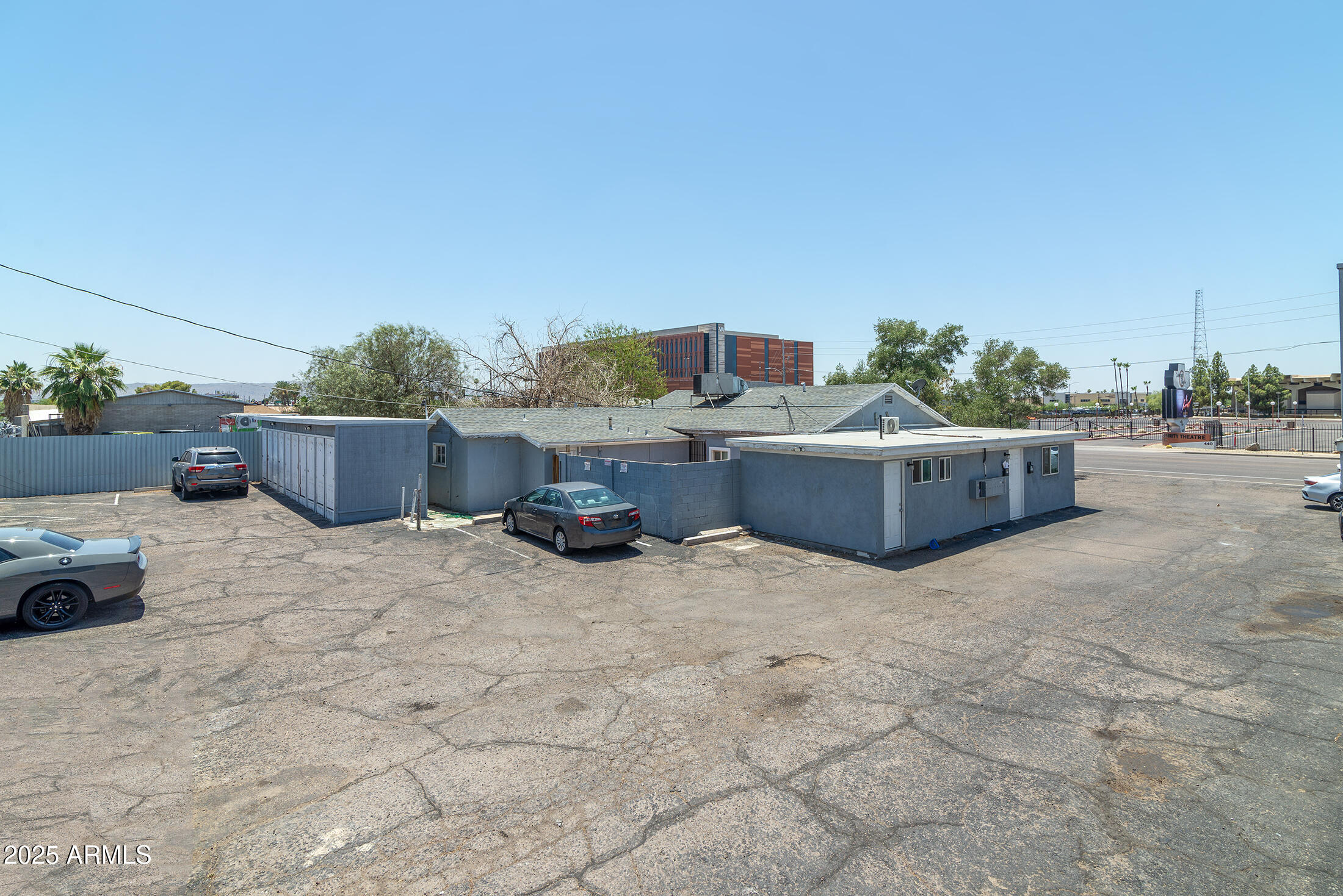 525-526 N 32nd Street, 1-13