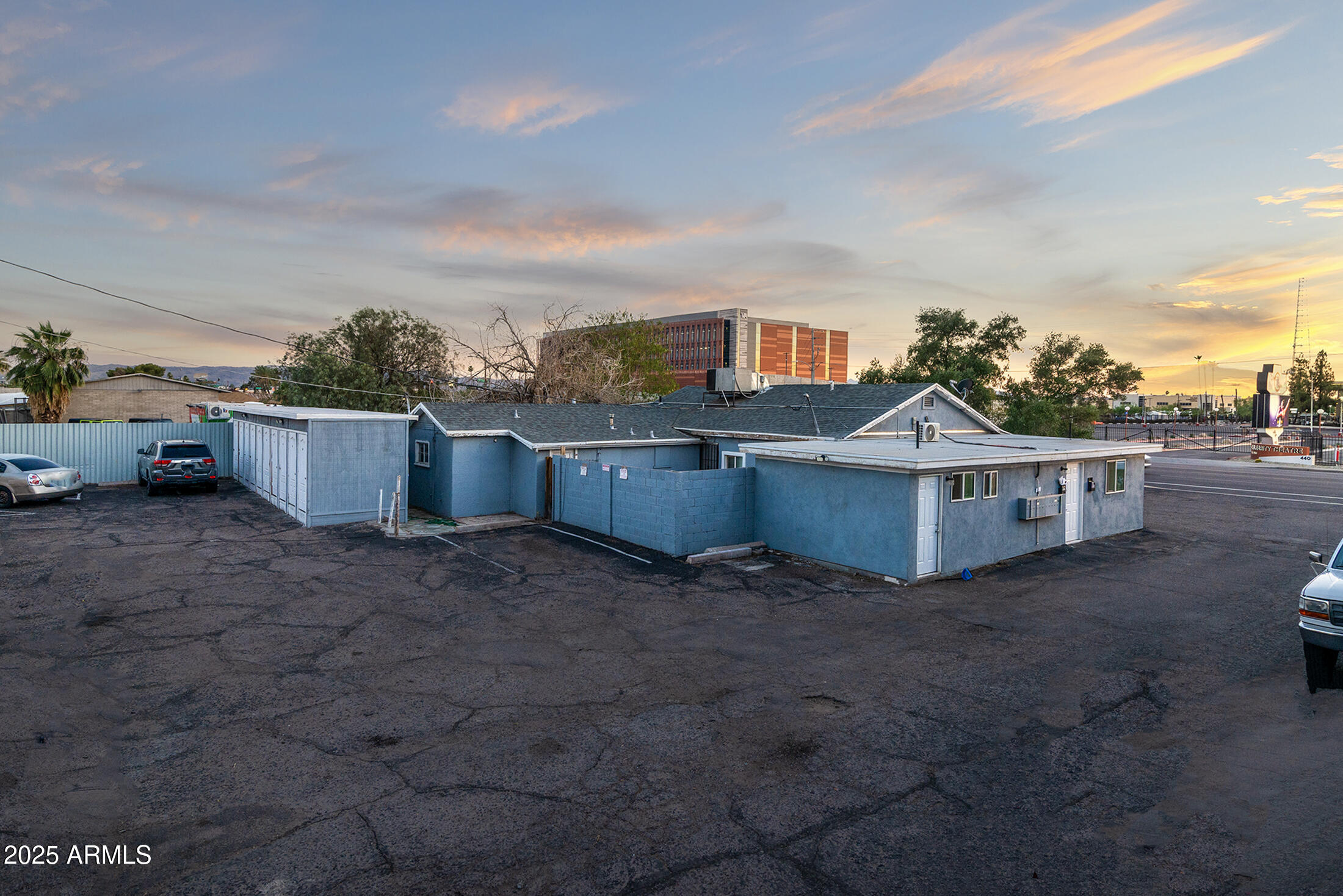 525-526 N 32nd Street, 1-13