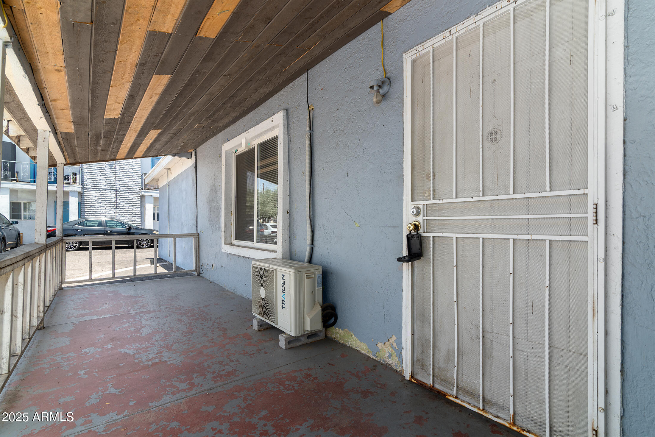 525-526 N 32nd Street, 1-13