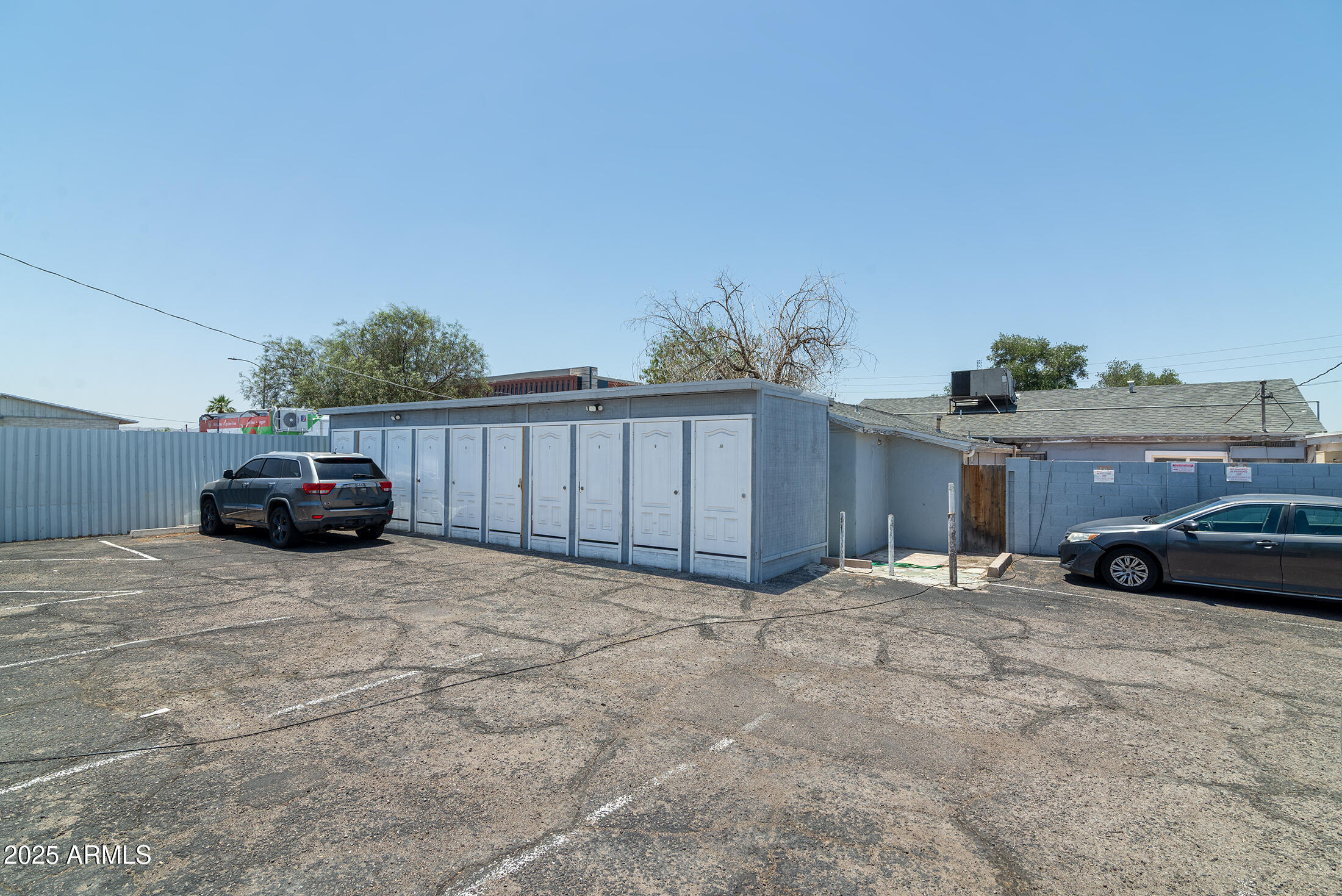 525-526 N 32nd Street, 1-13