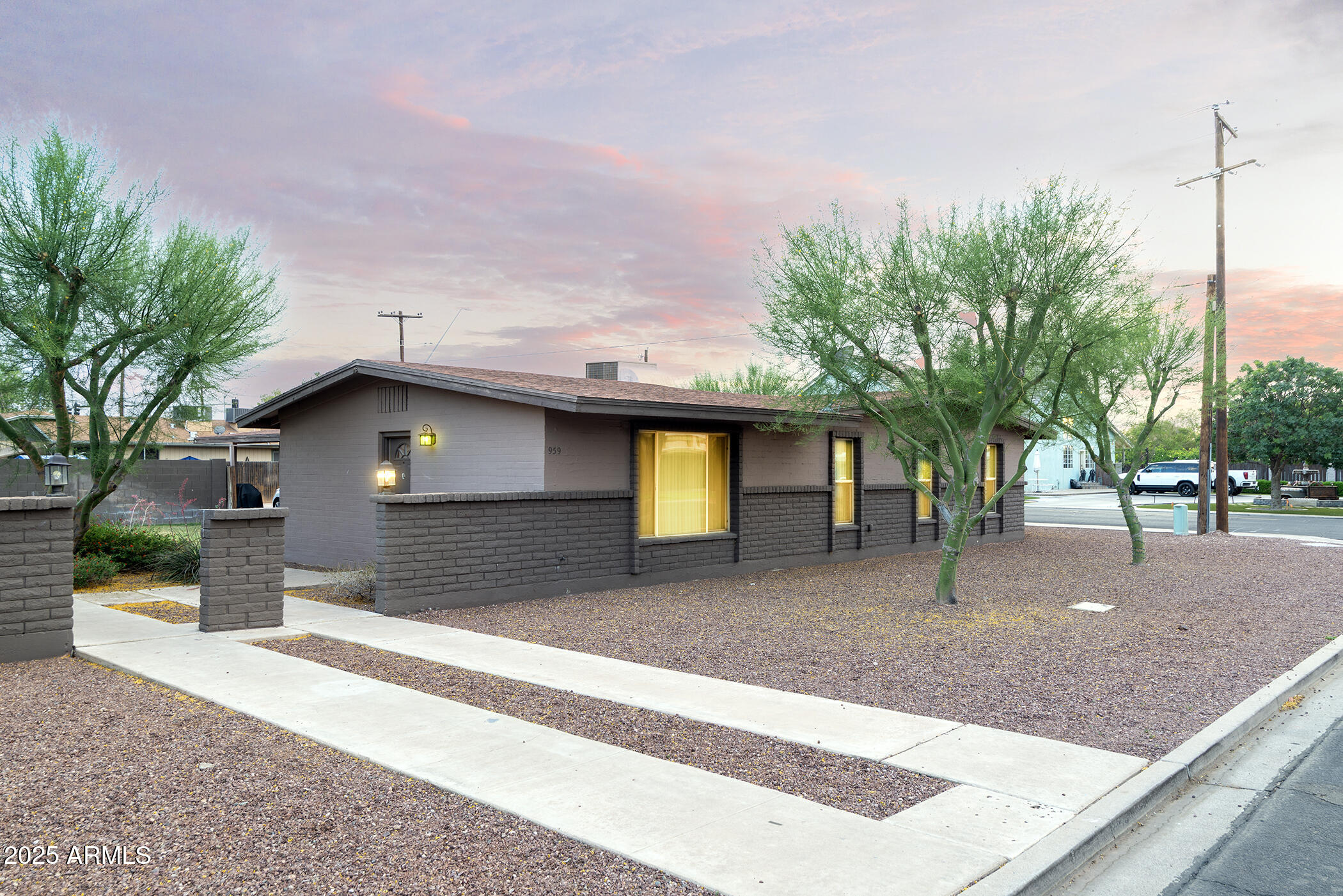 959 W 8TH Place