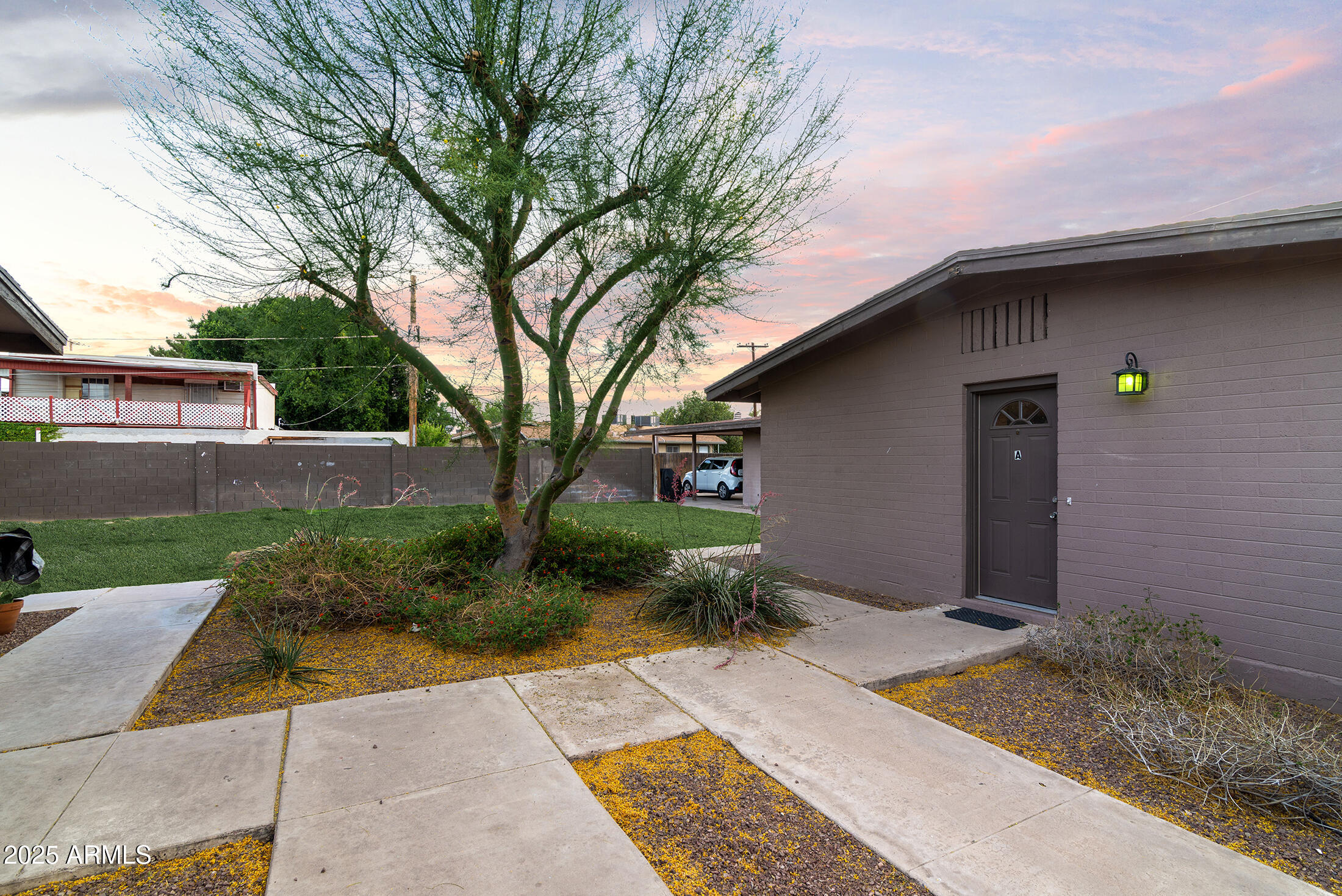 947 W 8TH Place