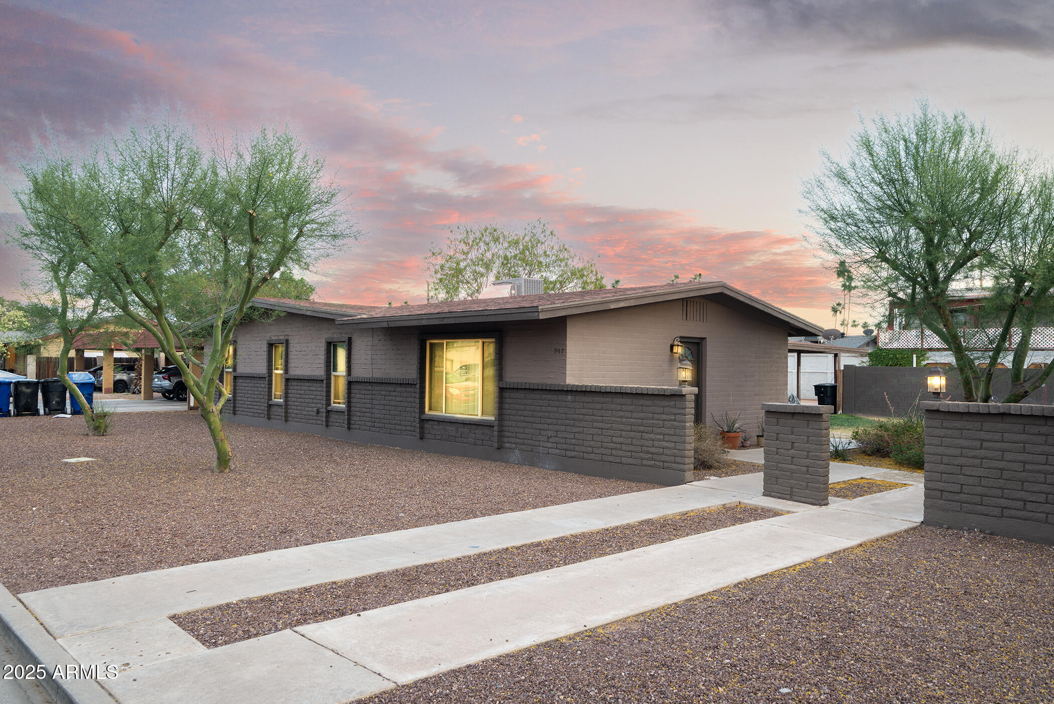 947 W 8TH Place
