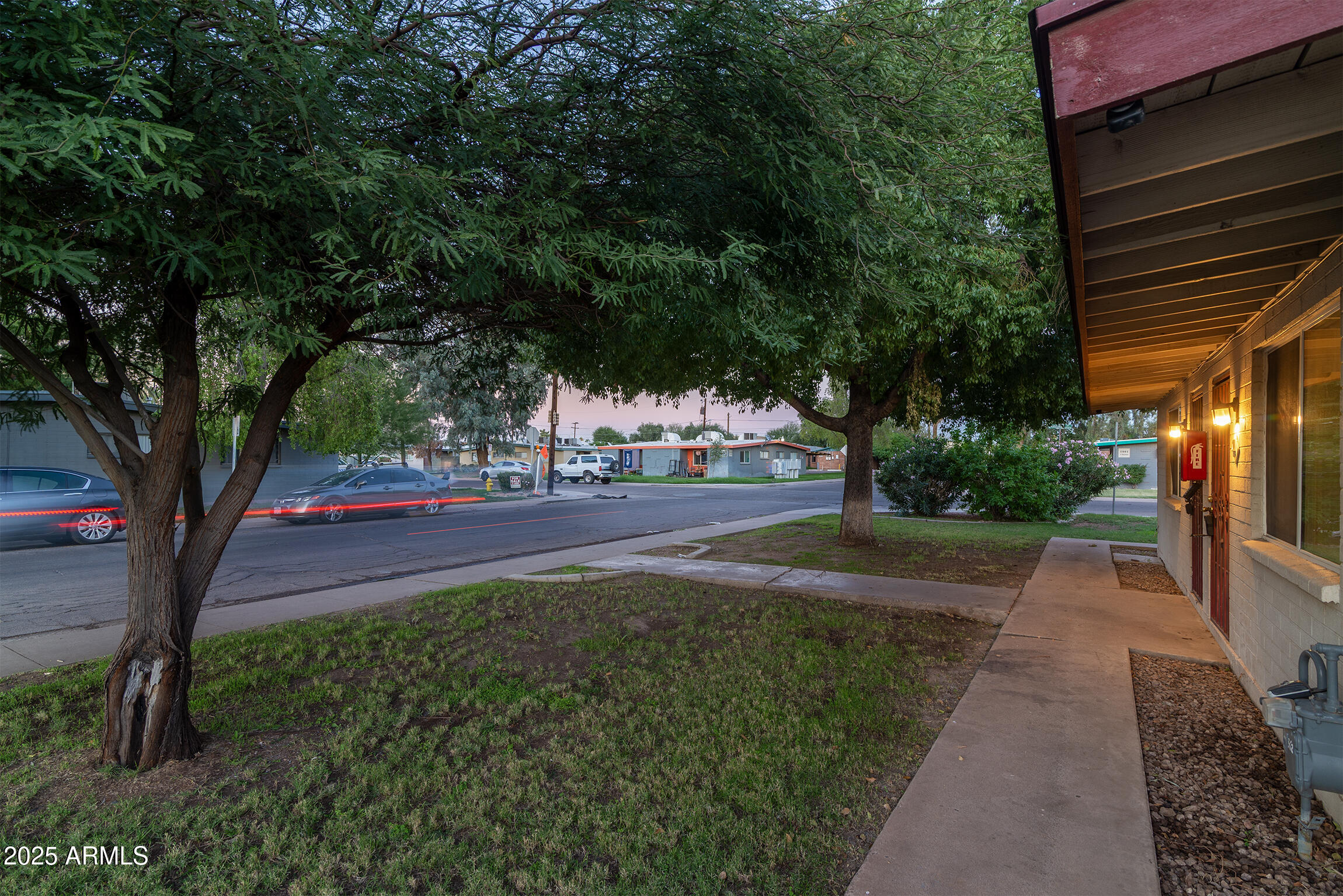 1002 S MARIANA Street