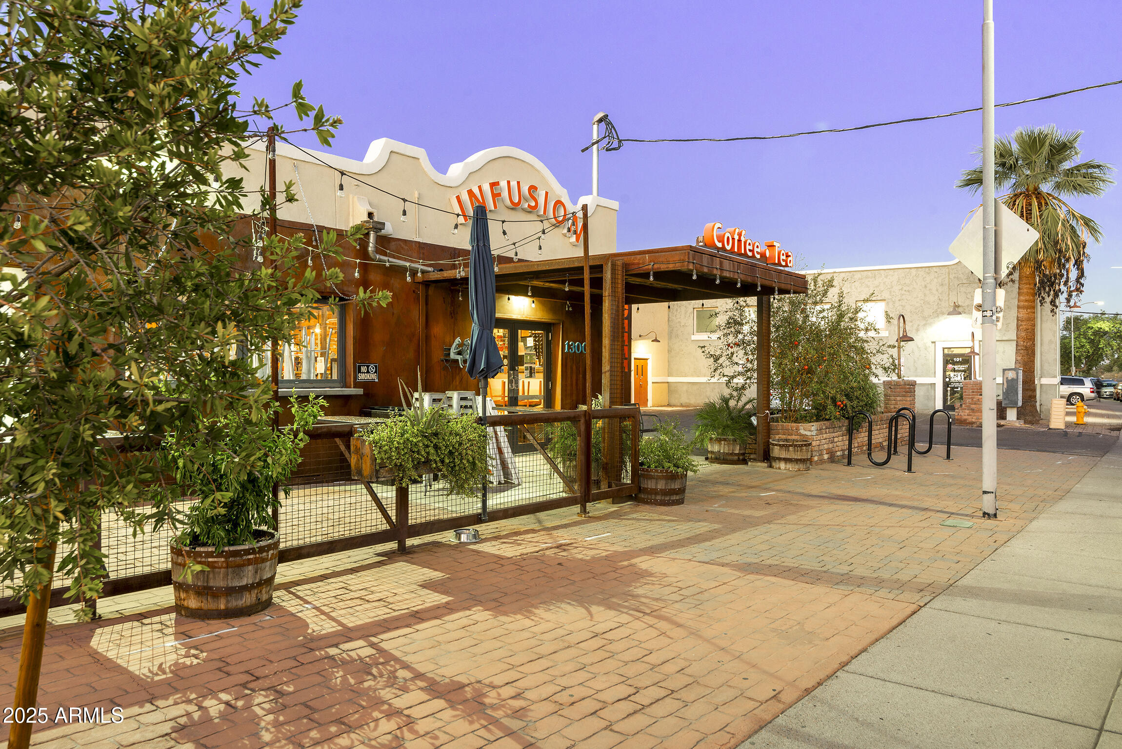 1002 S MARIANA Street