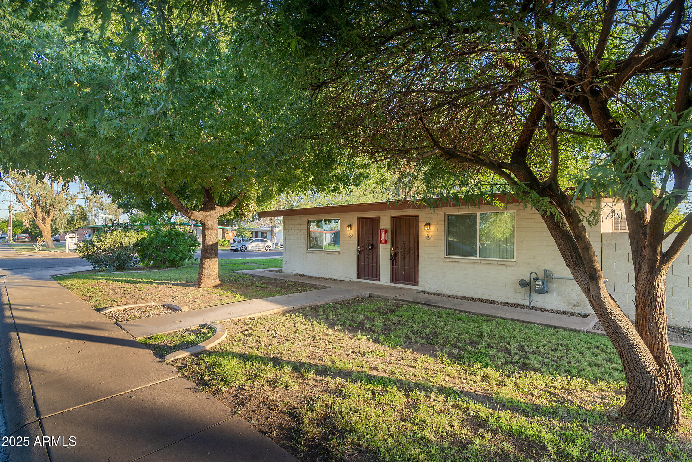 1002 S MARIANA Street