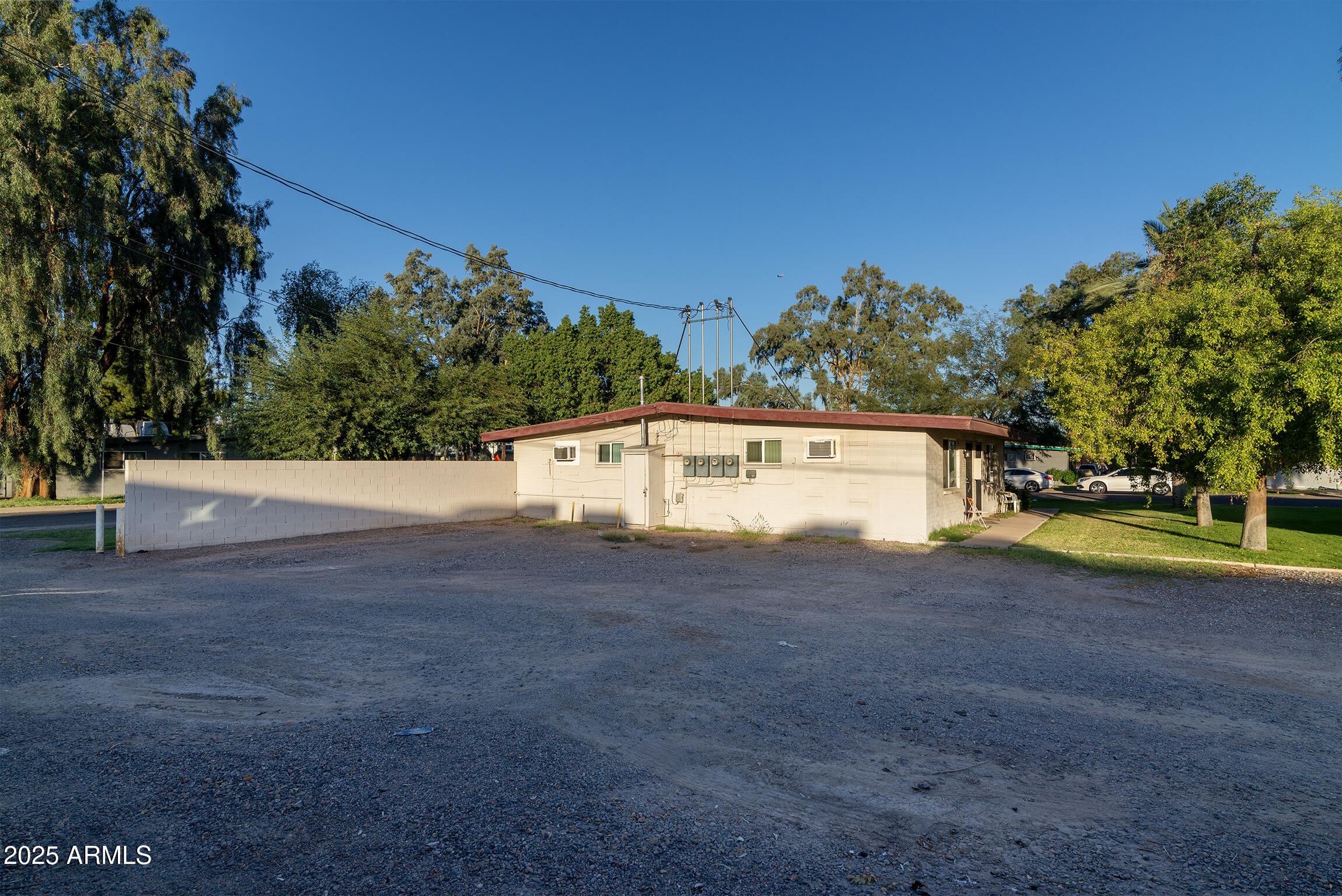 1002 S MARIANA Street