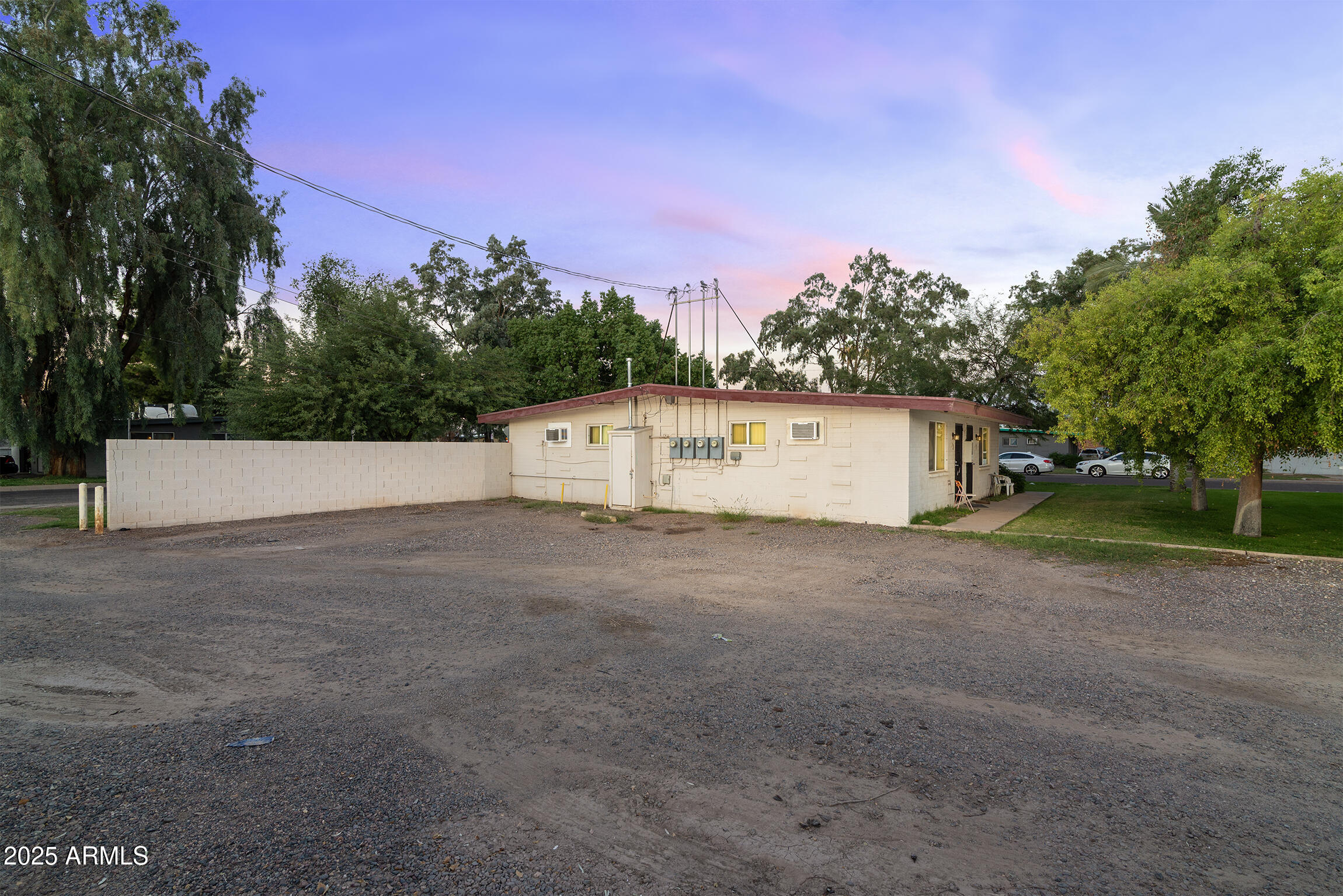 1002 S MARIANA Street