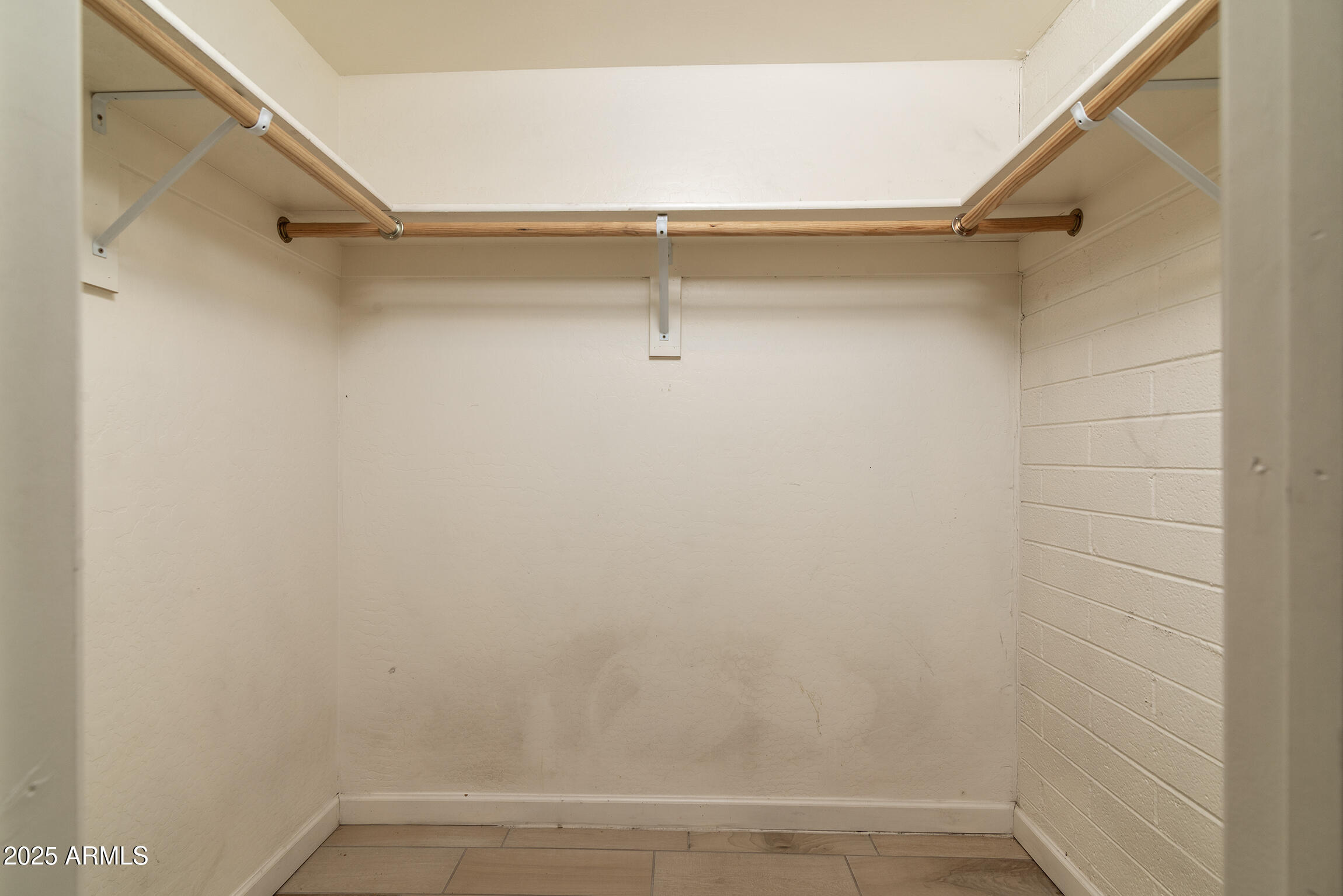 1002 S MARIANA Street