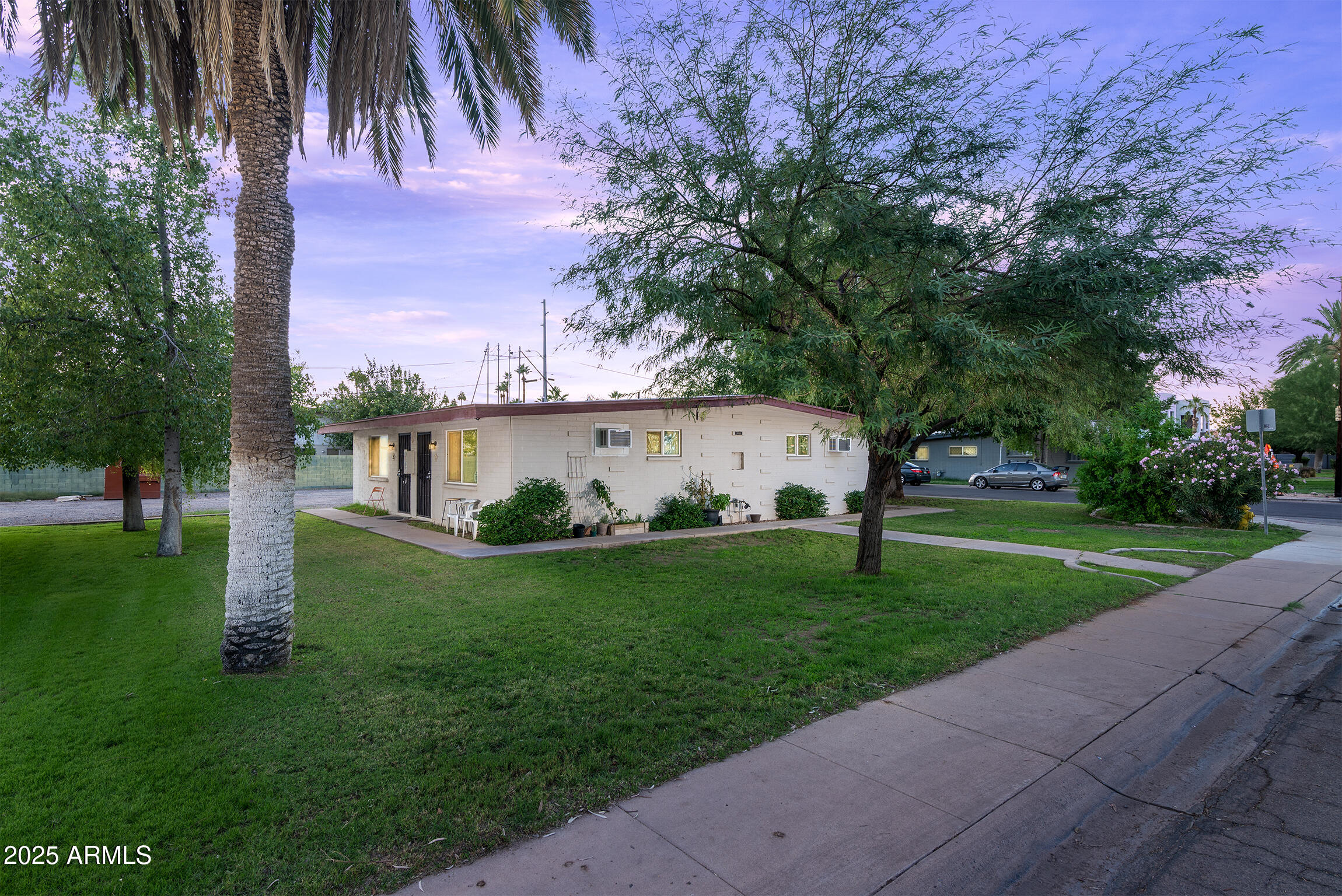 1002 S MARIANA Street