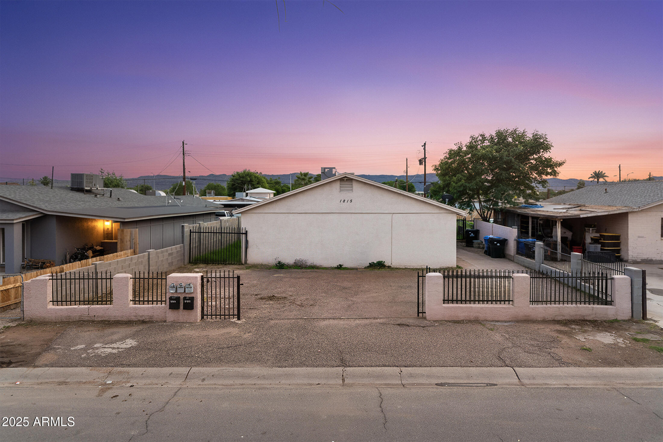 1815 E PUEBLO Avenue