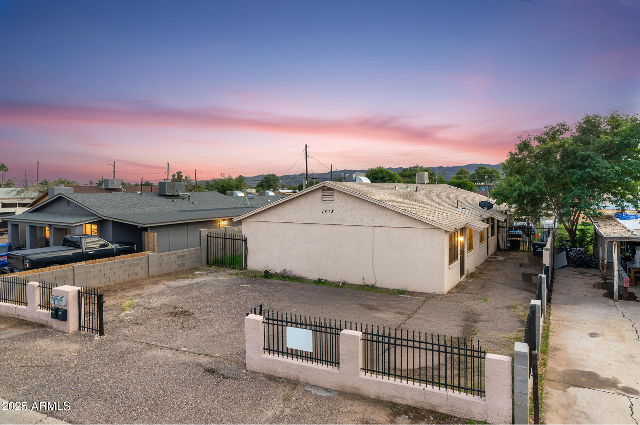 1815 E PUEBLO Avenue