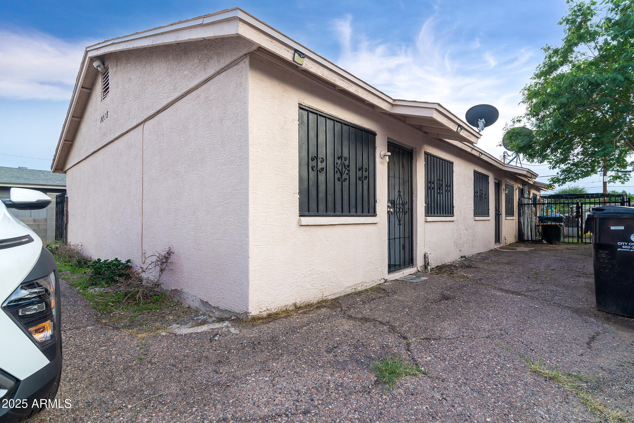 1815 E PUEBLO Avenue