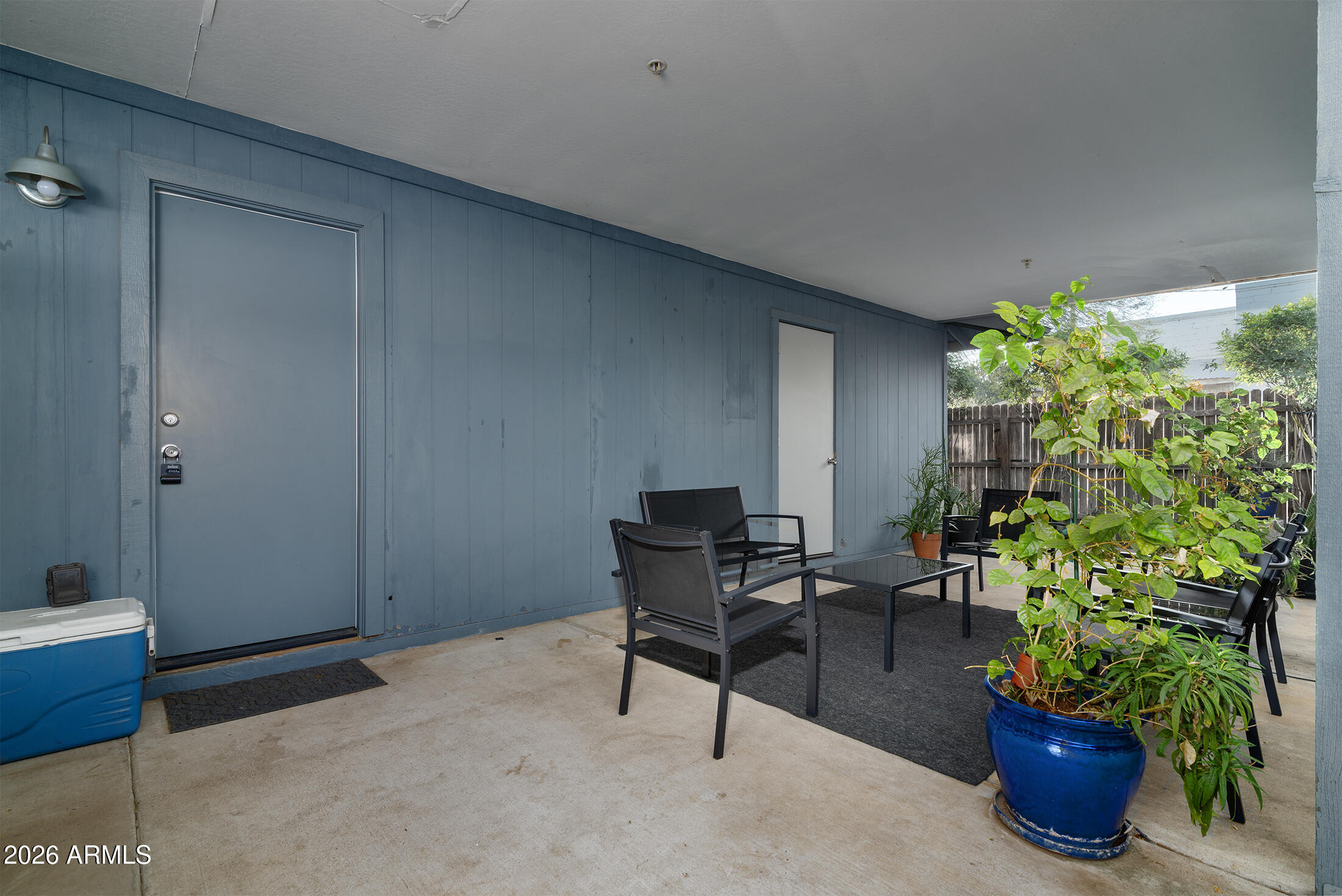 822 E MONTECITO Avenue