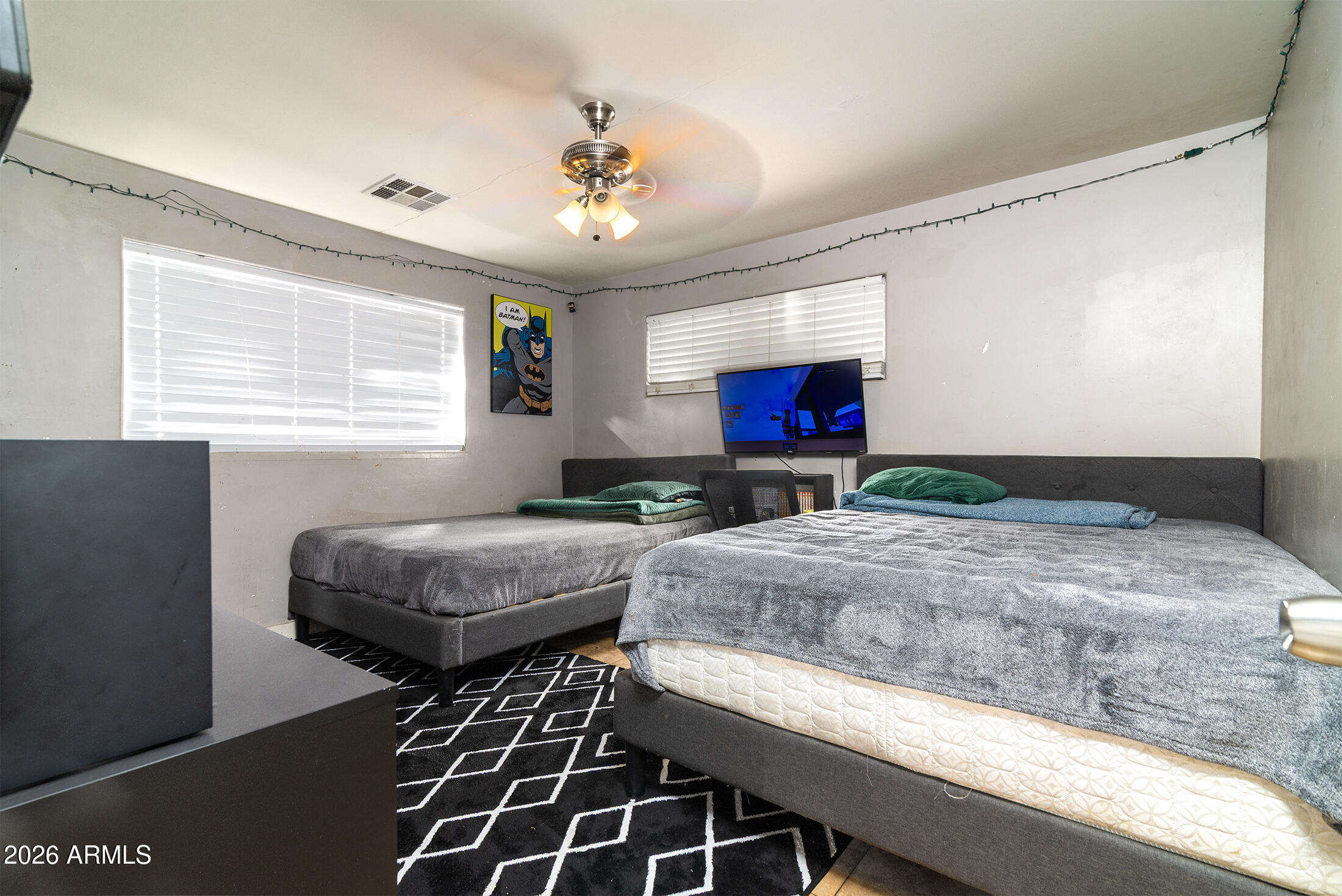 822 E MONTECITO Avenue