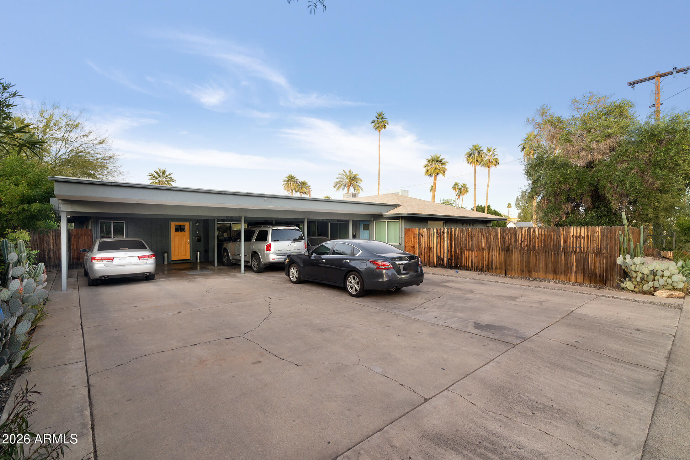 822 E MONTECITO Avenue