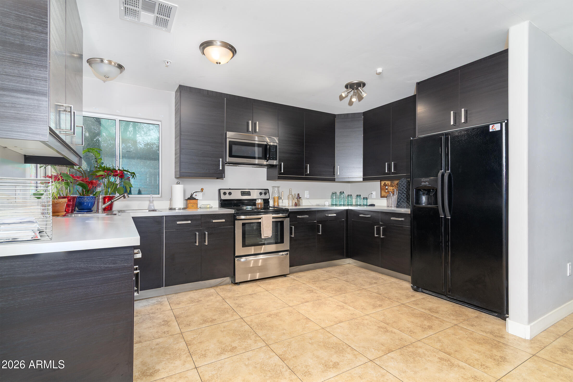 822 E MONTECITO Avenue