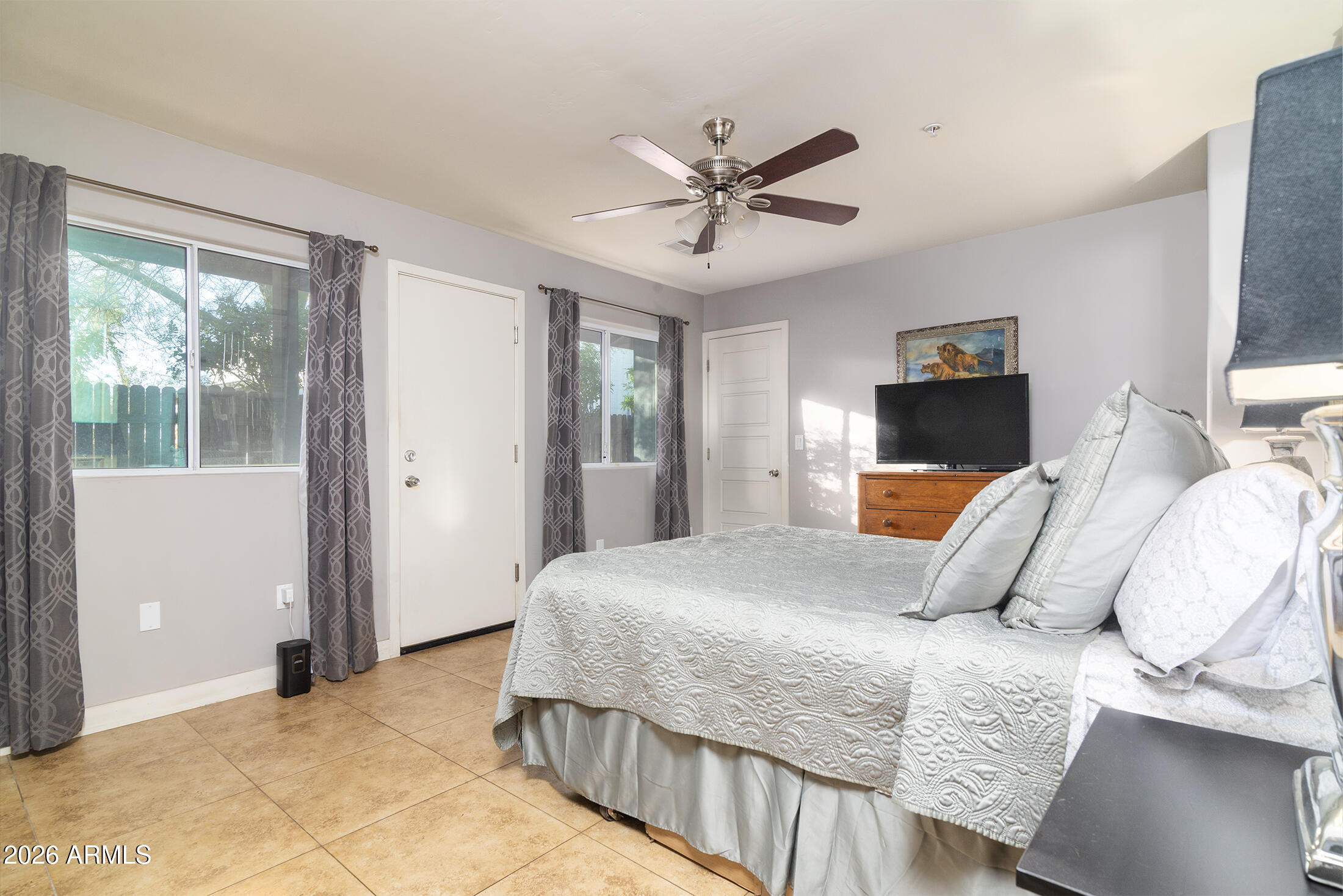 822 E MONTECITO Avenue