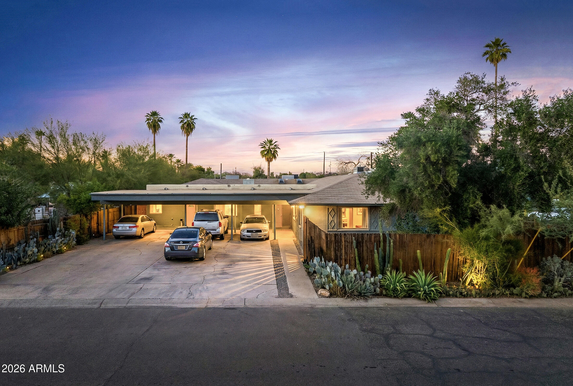 822 E MONTECITO Avenue