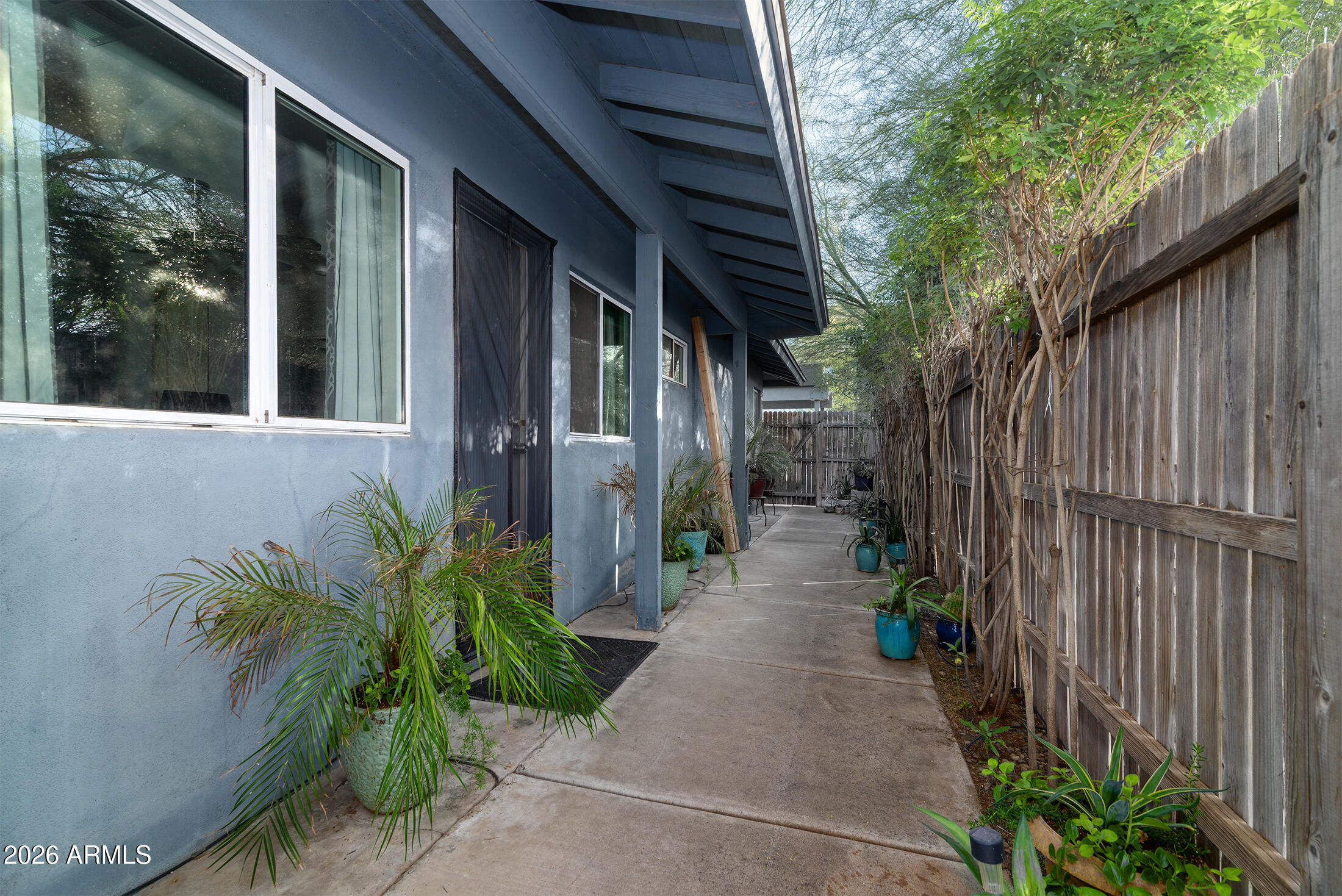 822 E MONTECITO Avenue