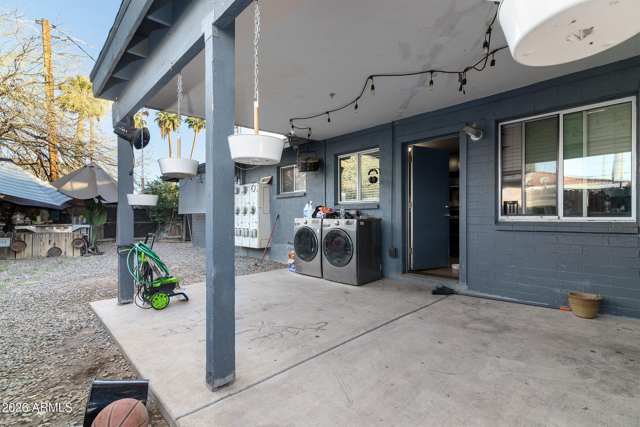 822 E MONTECITO Avenue