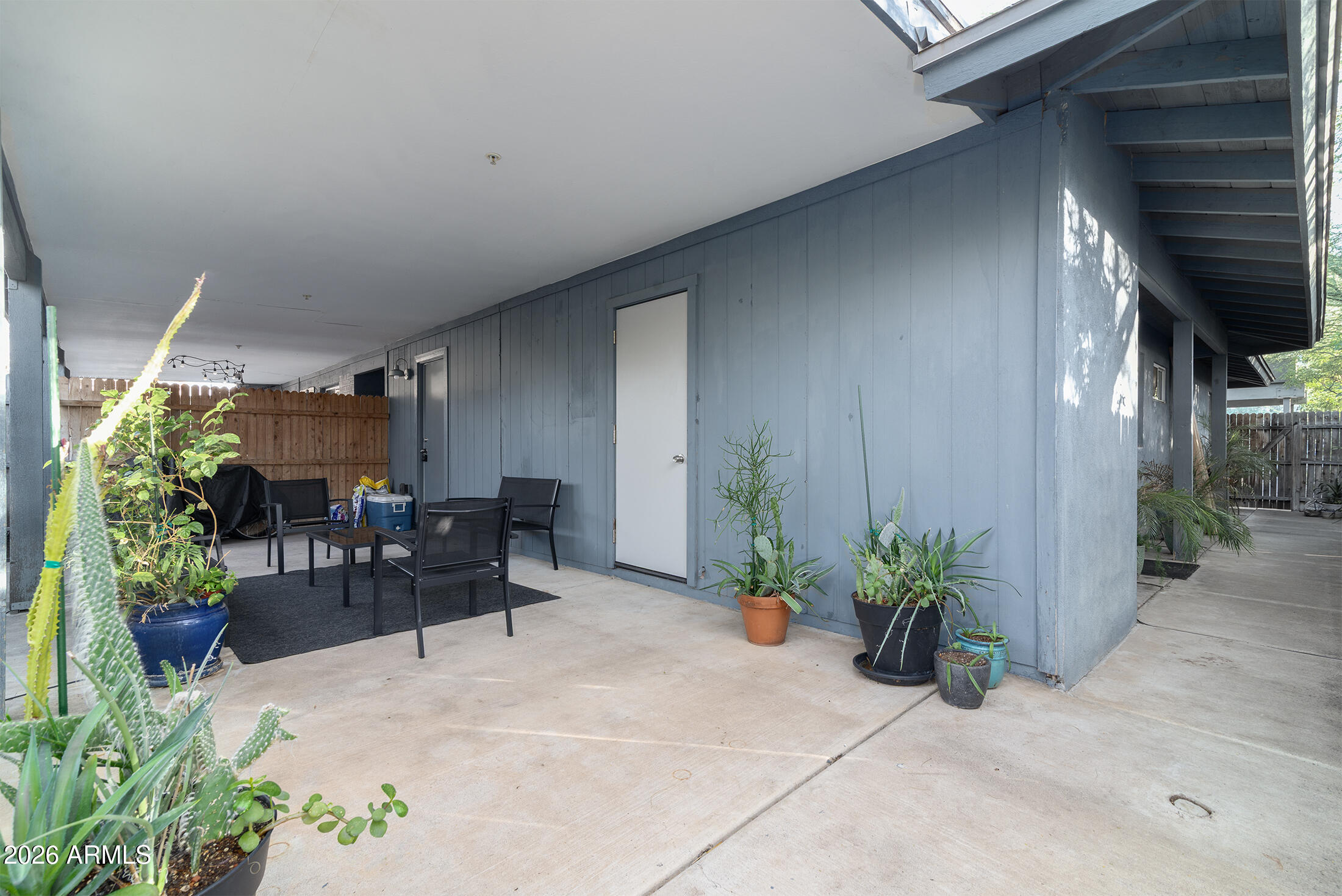 822 E MONTECITO Avenue