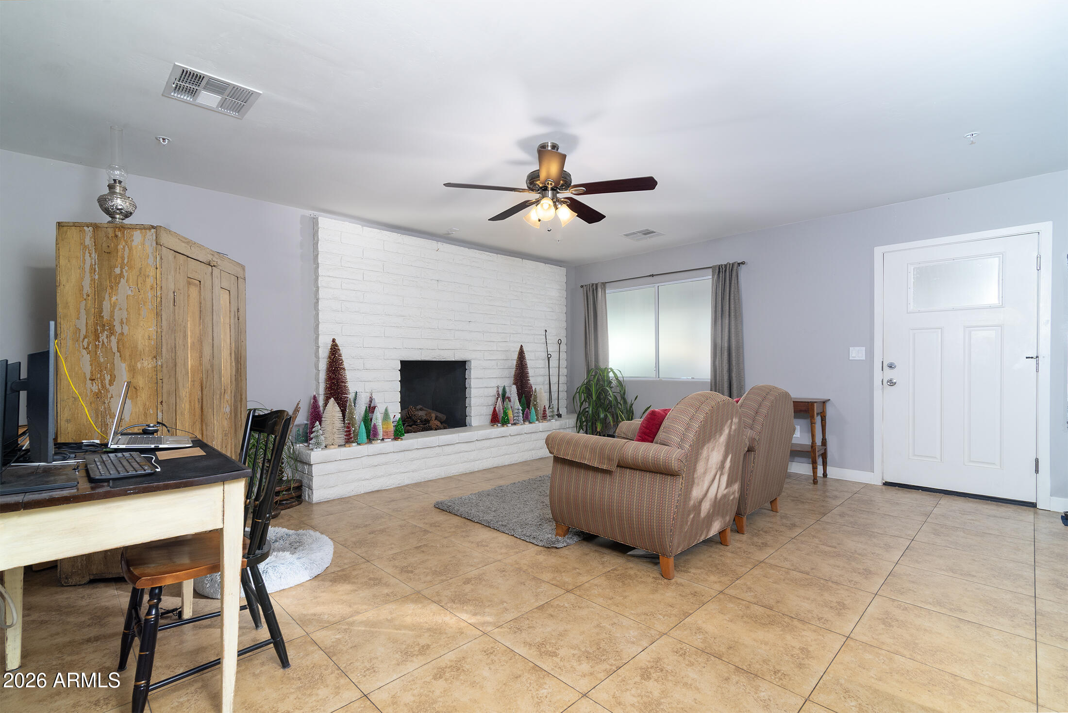 822 E MONTECITO Avenue