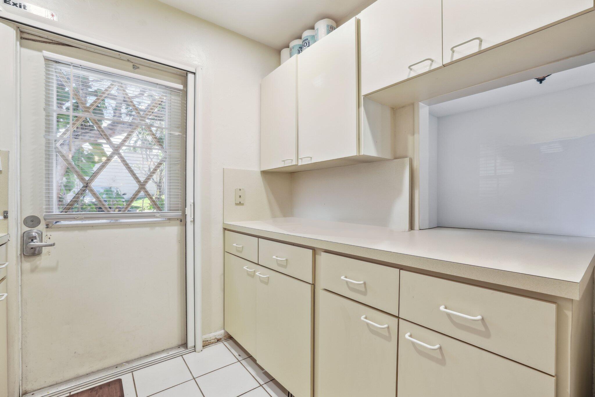 800 Tropic Boulevard