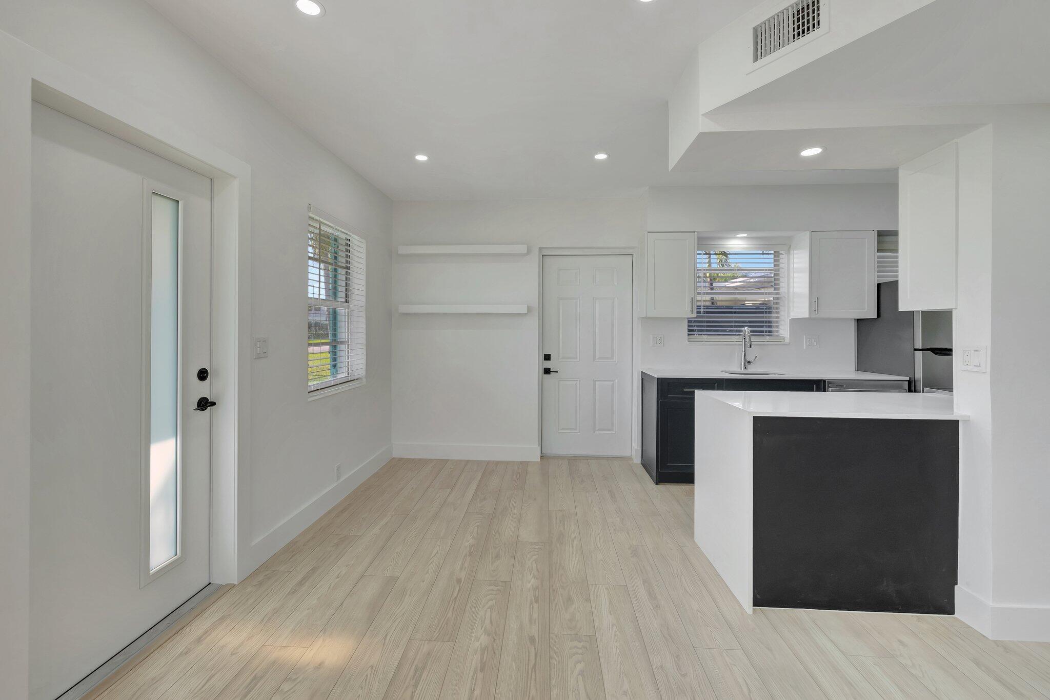 323 De Carie Street 1