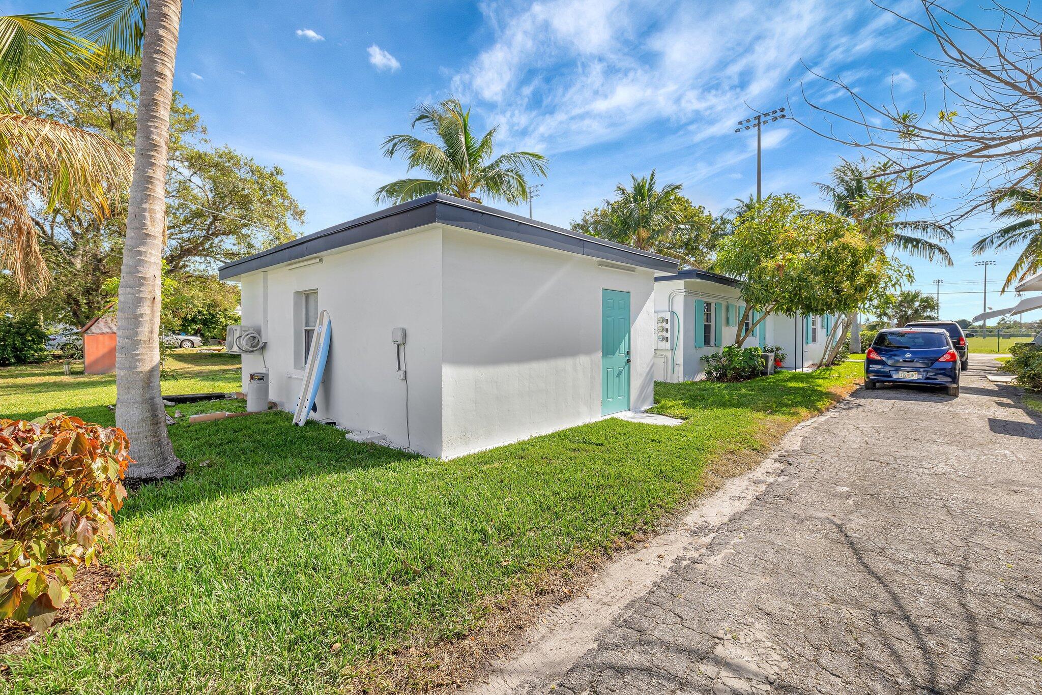 323 De Carie Street 1