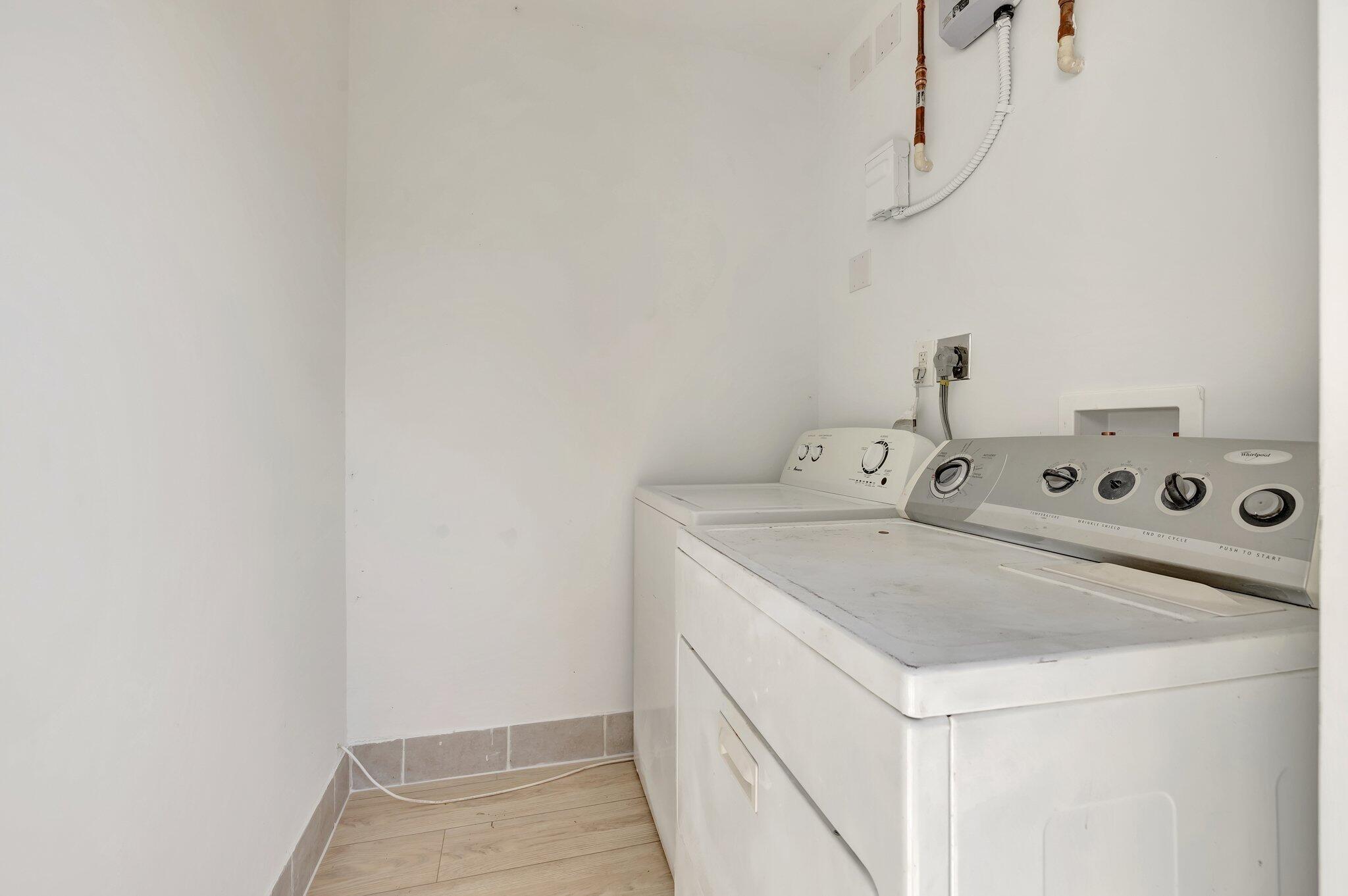 323 De Carie Street 1