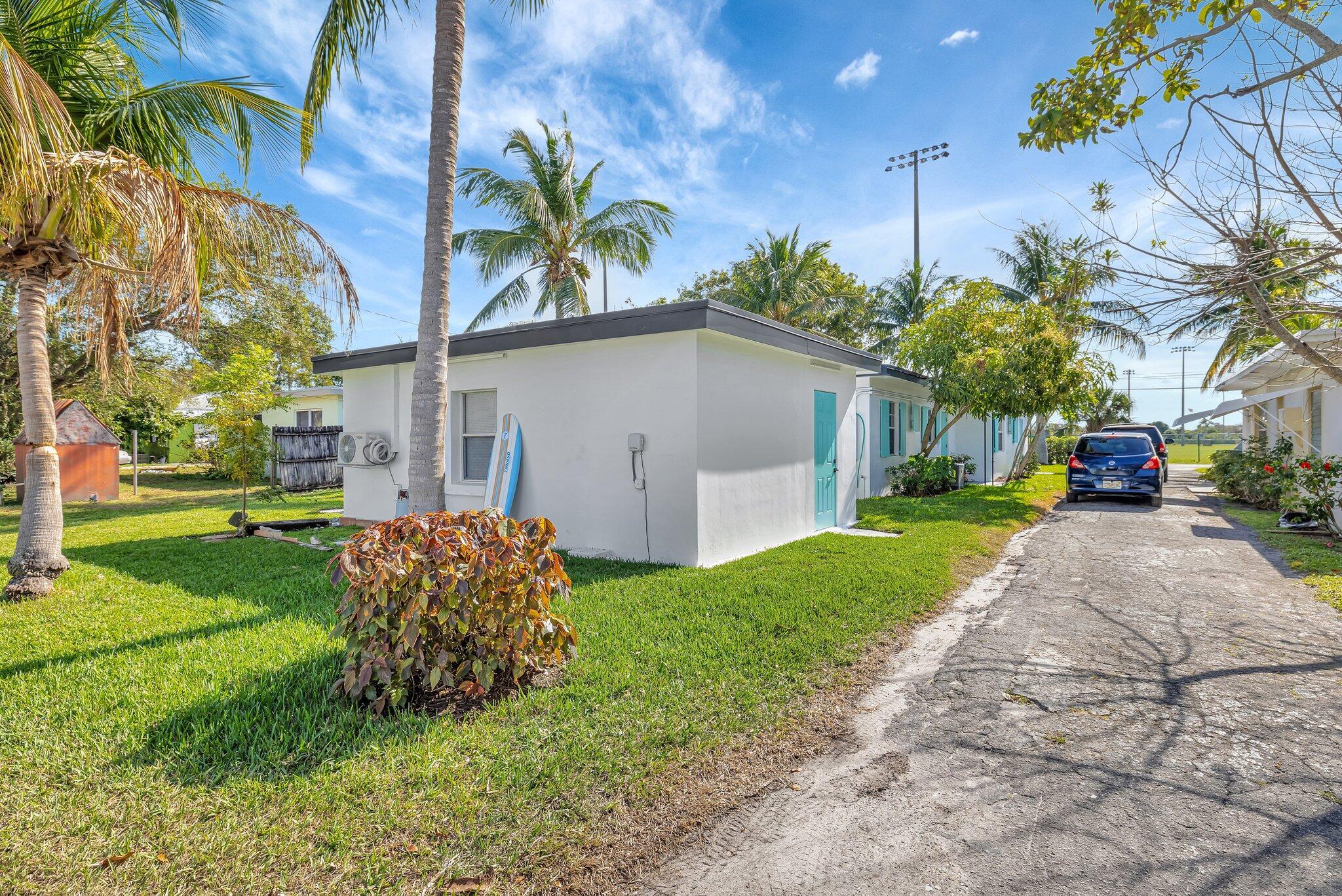 323 De Carie Street 1