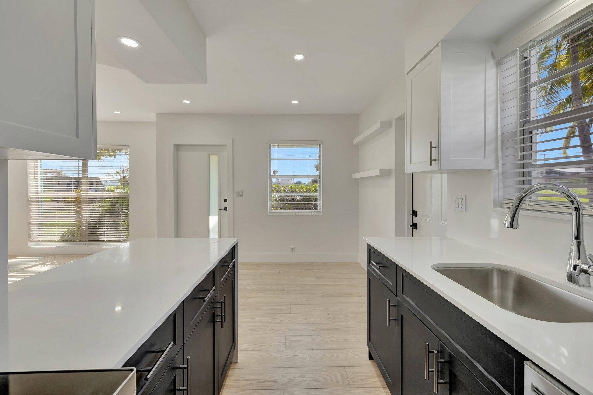 323 De Carie Street 1