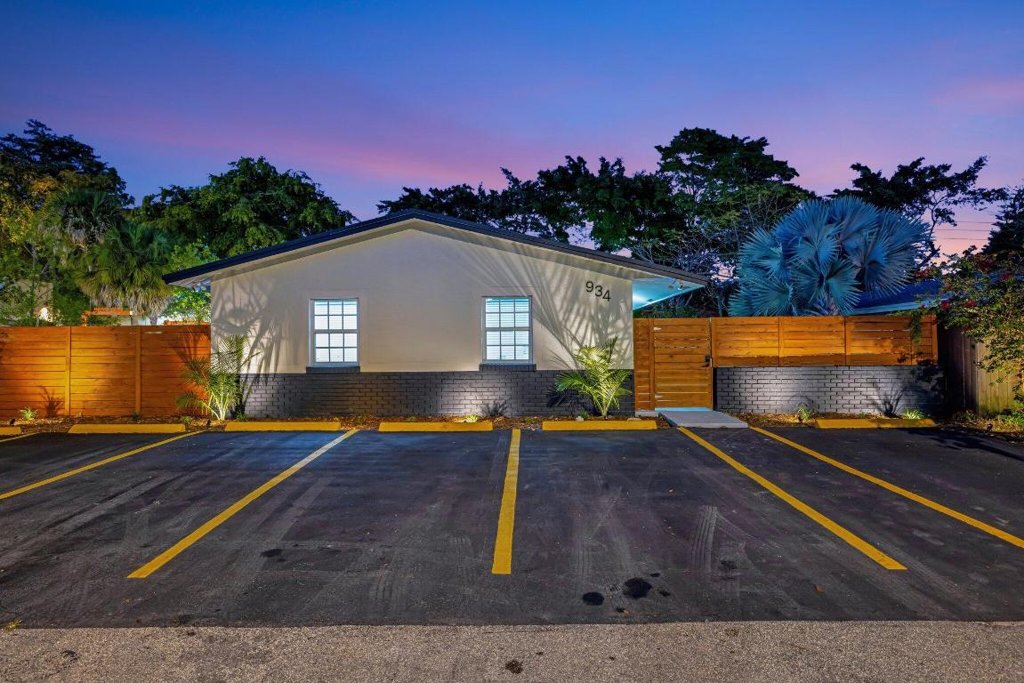 934 NW 4th Avenue 1