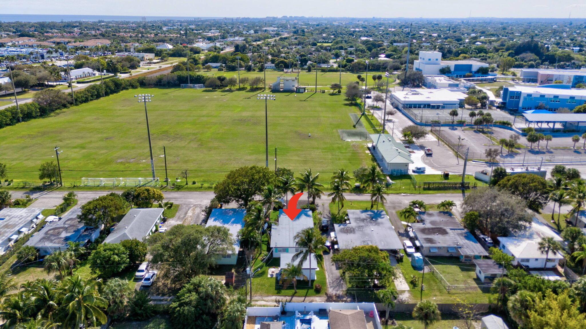 325 E Decarie Street