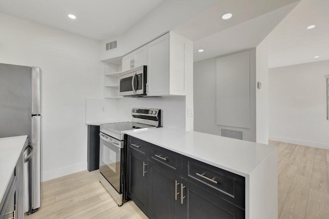 325 E Decarie Street