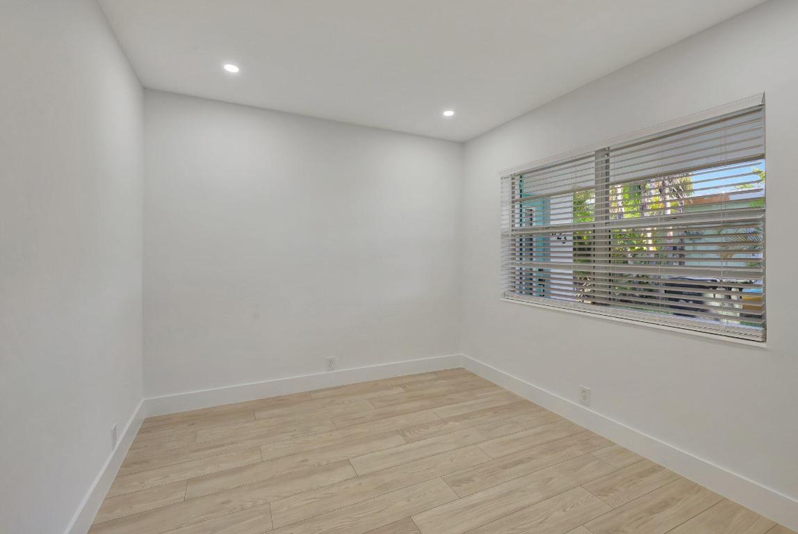 325 E Decarie Street