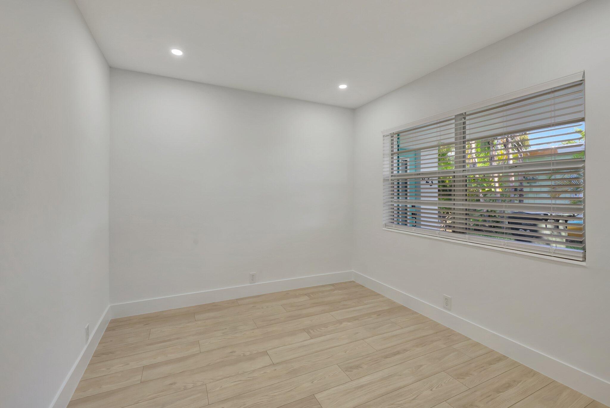 325 E Decarie Street