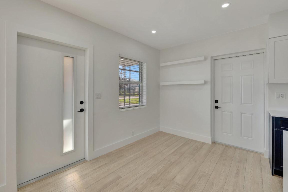 325 E Decarie Street