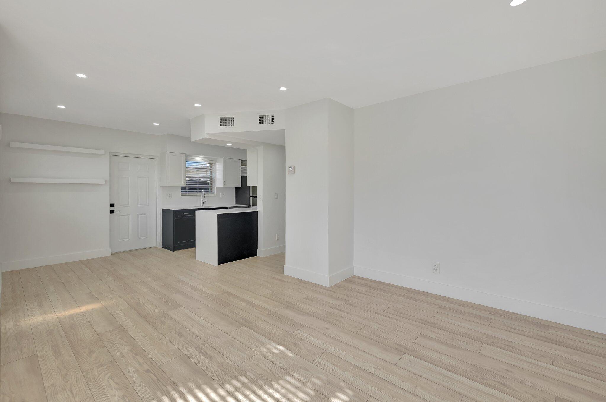 325 E Decarie Street