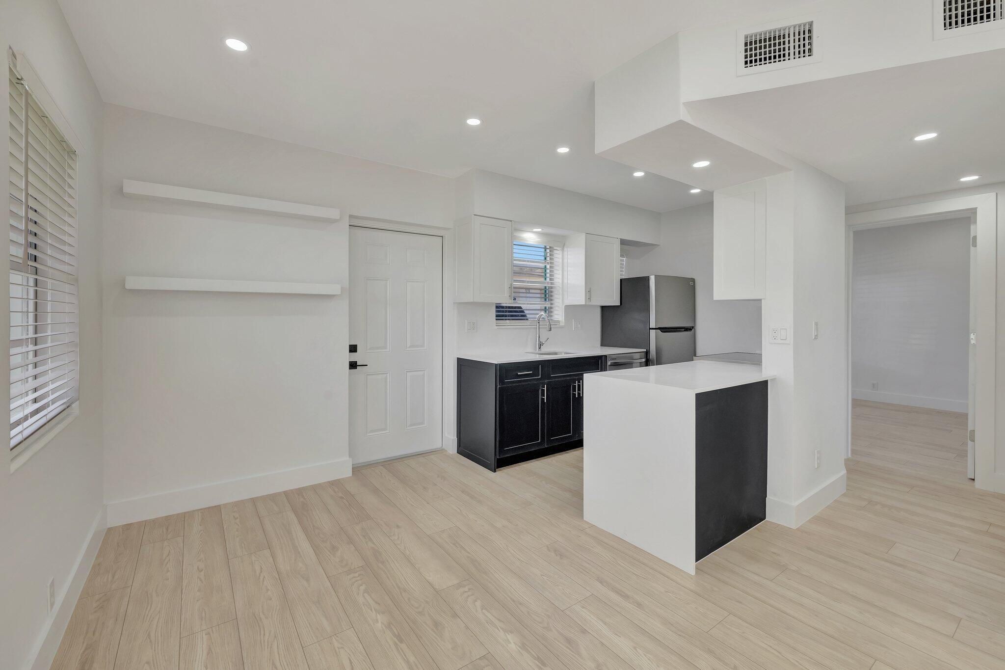 325 E Decarie Street