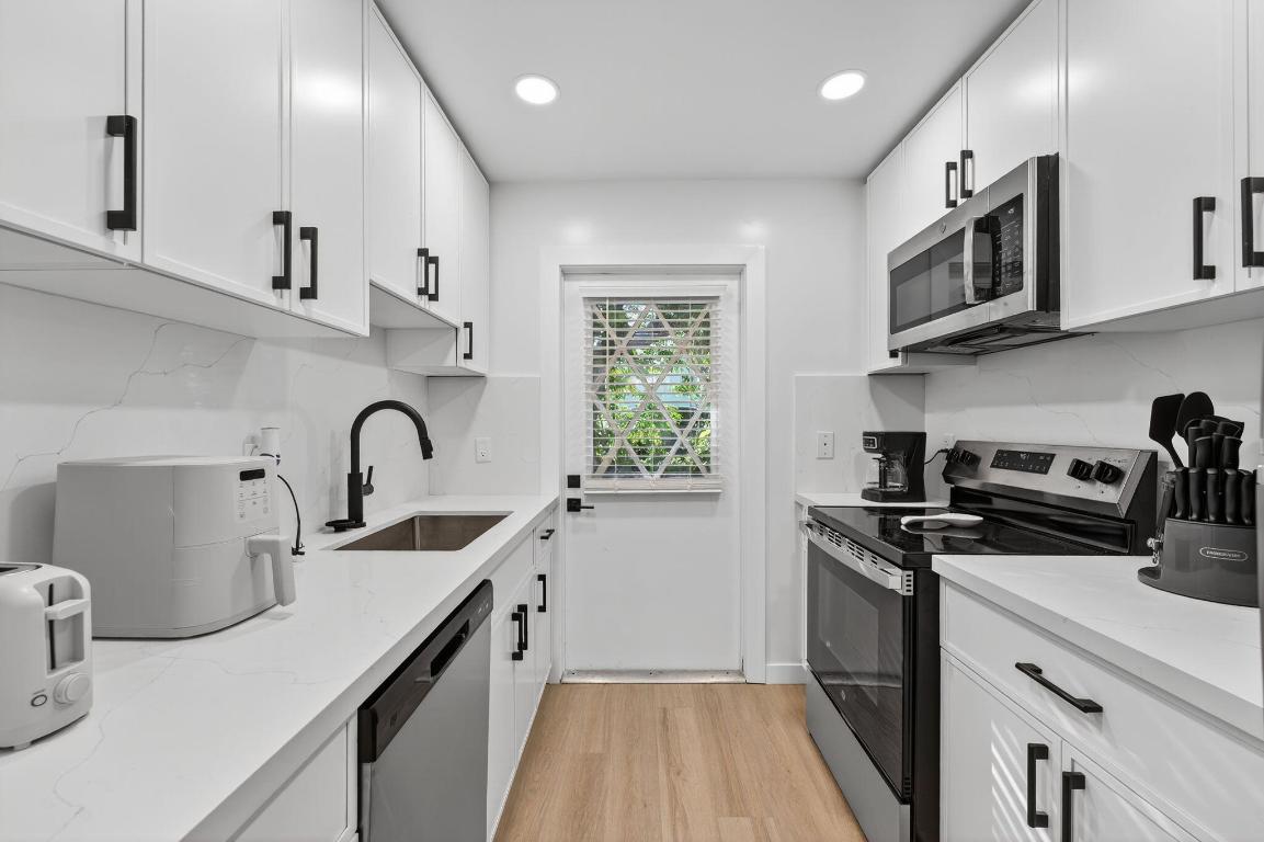 800 Tropic Boulevard