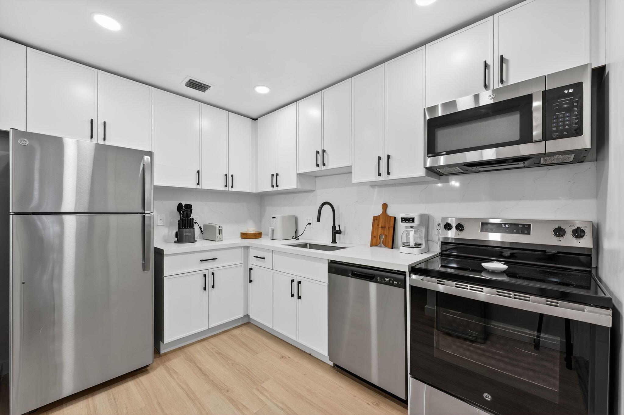 800 Tropic Boulevard