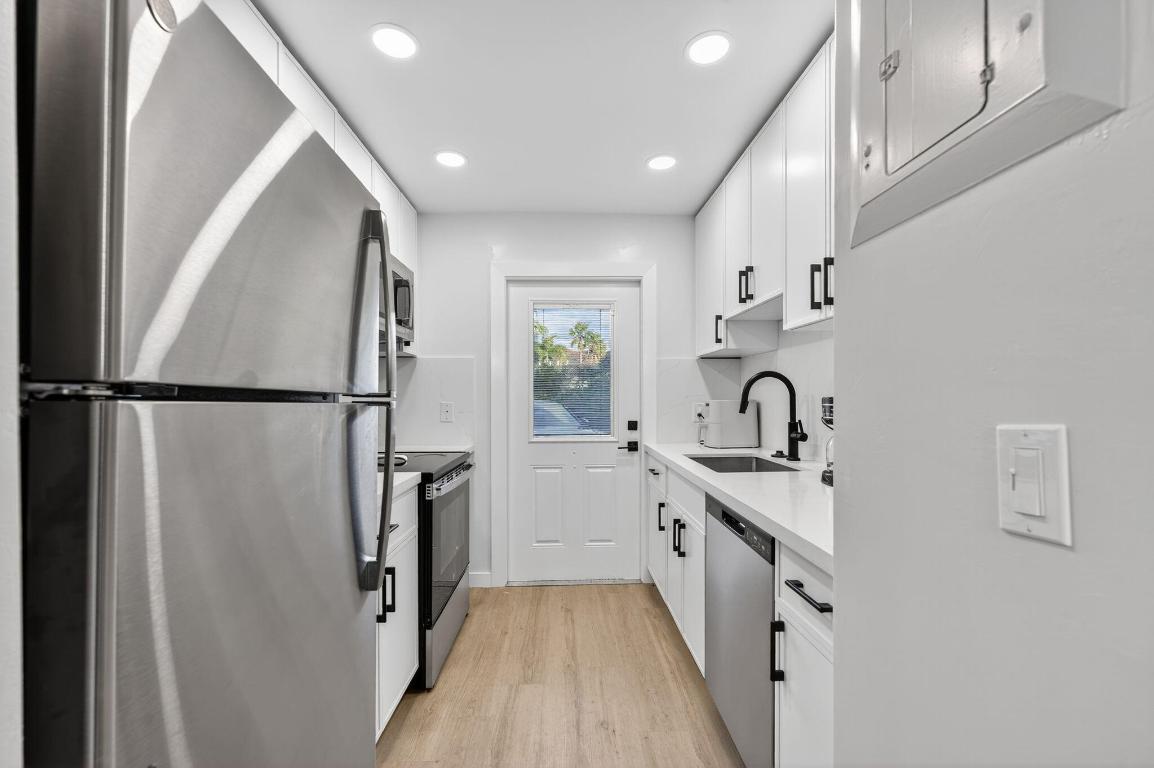 800 Tropic Boulevard