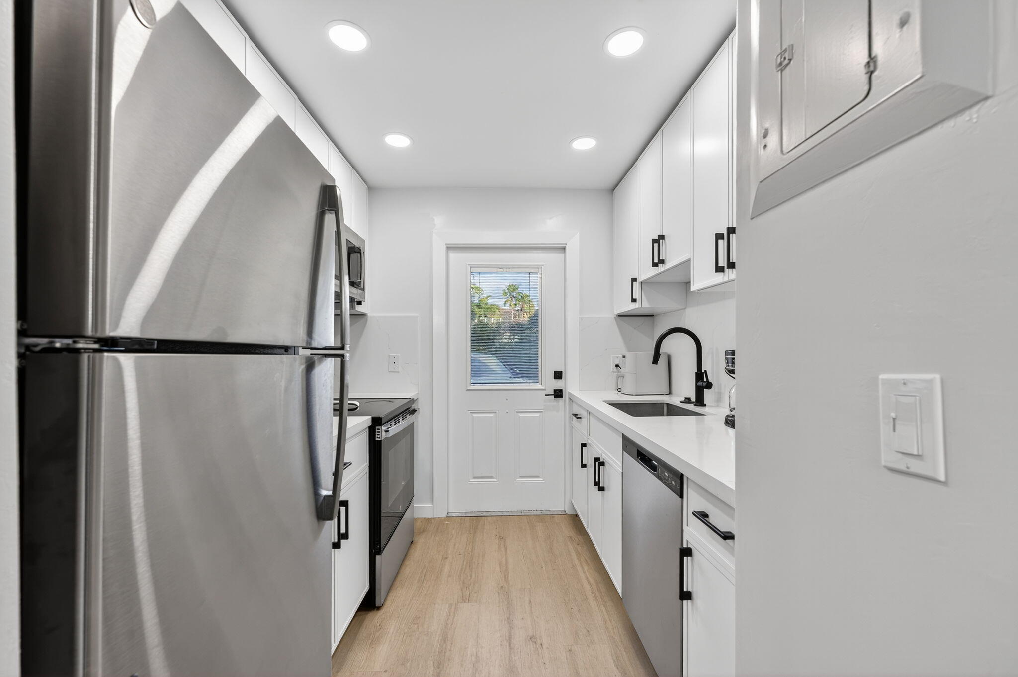 800 Tropic Boulevard