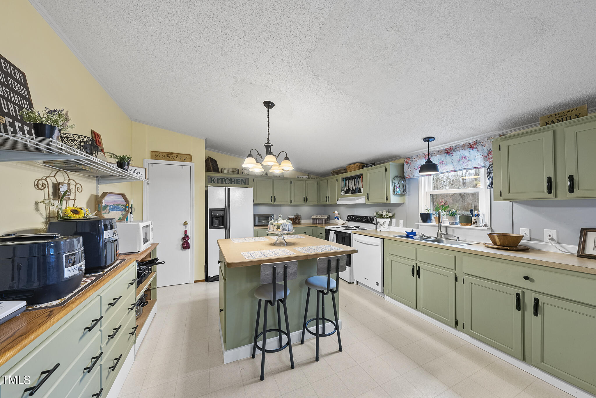 5201 Hunting Ridge Road NW