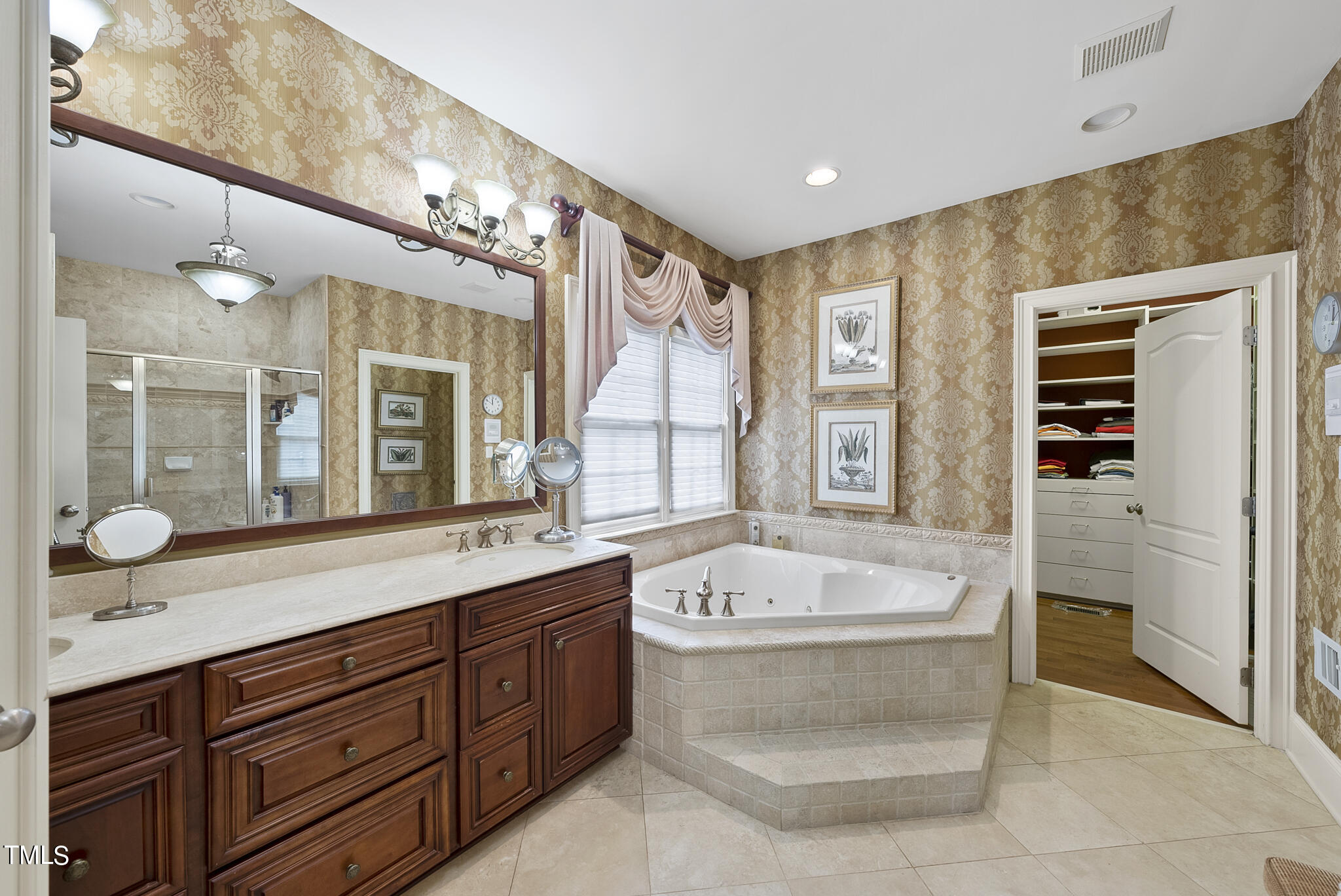 9216 Winged Thistle Court