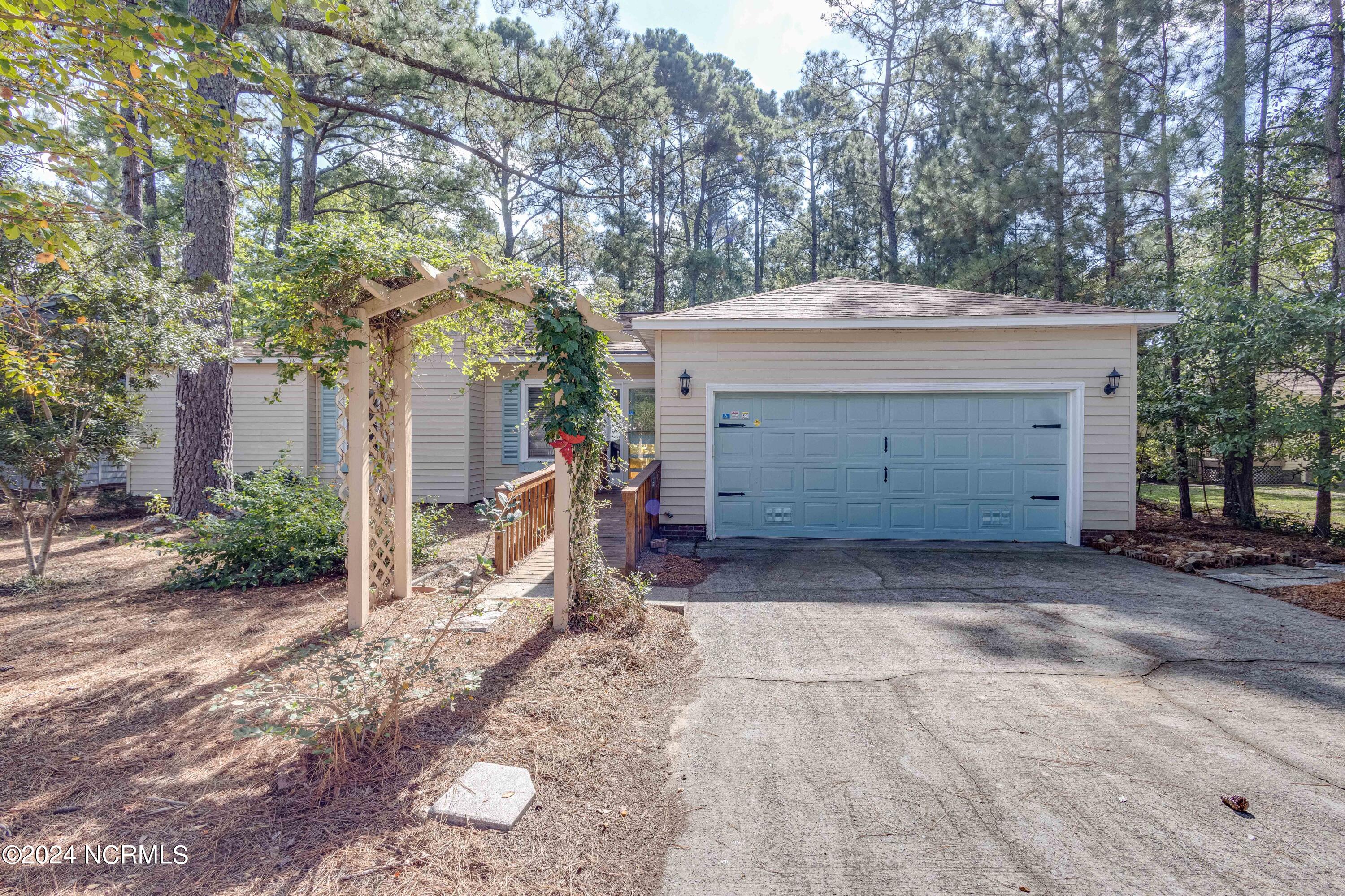 802 Black Swan Road