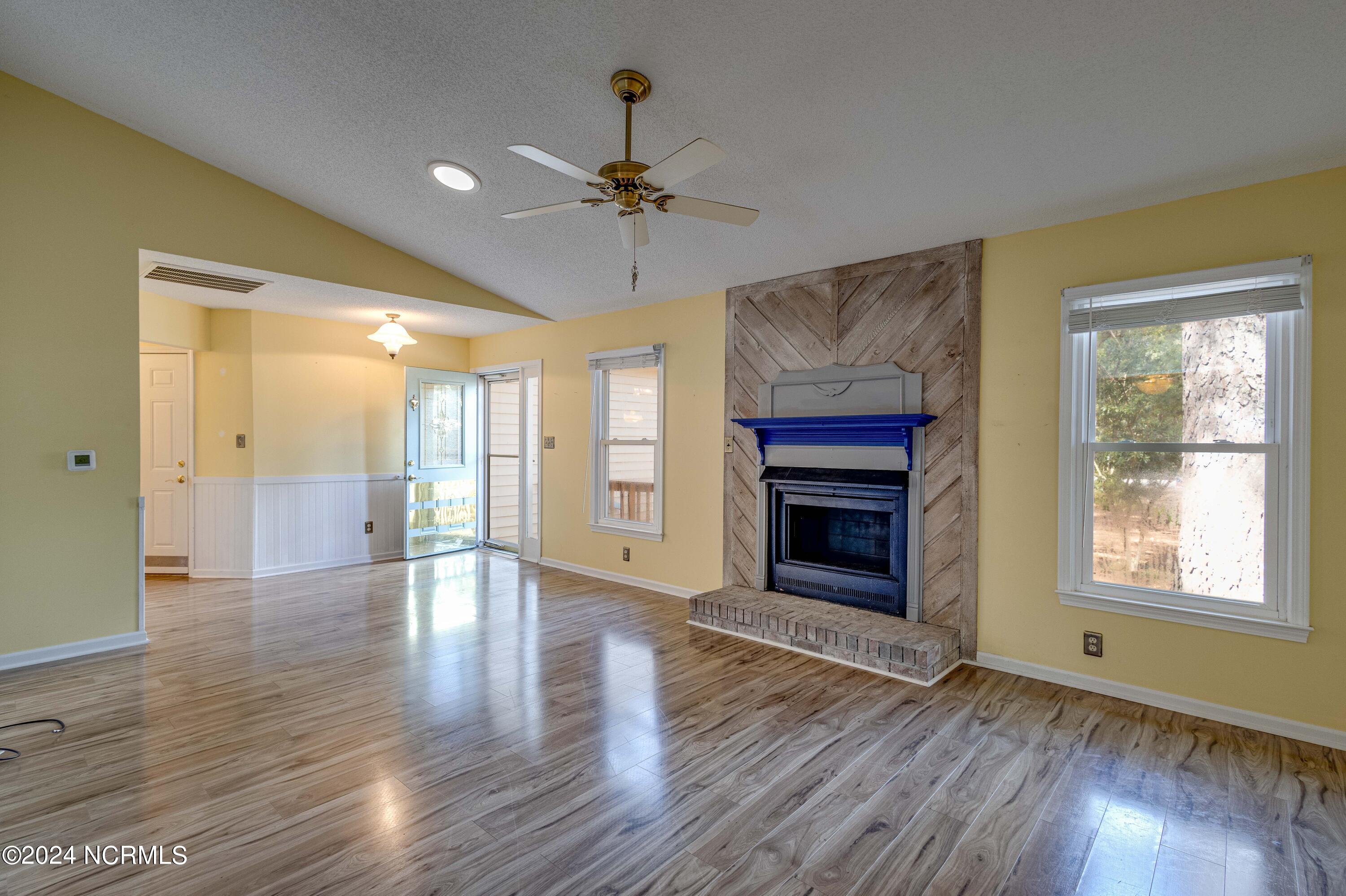 802 Black Swan Road