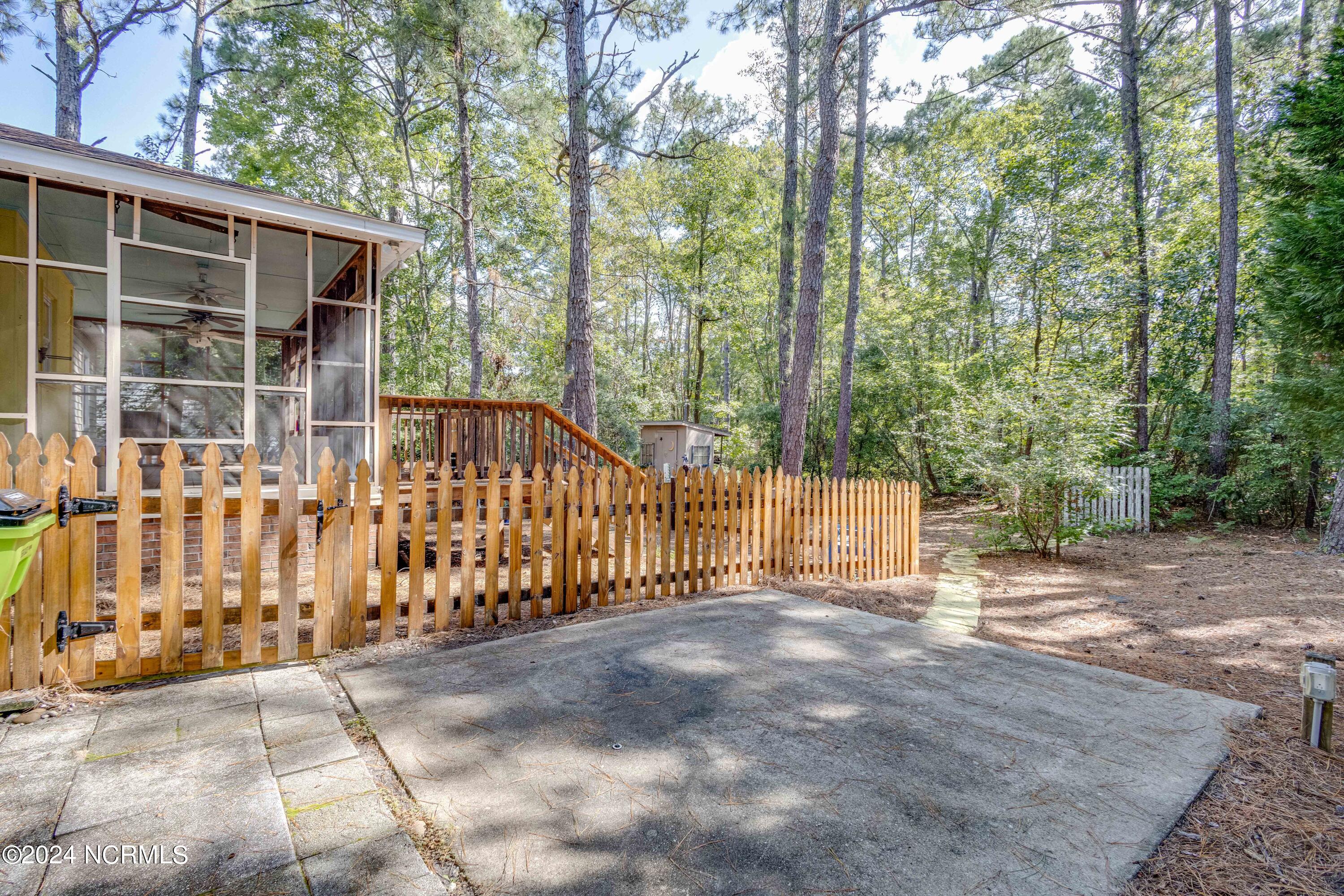 802 Black Swan Road